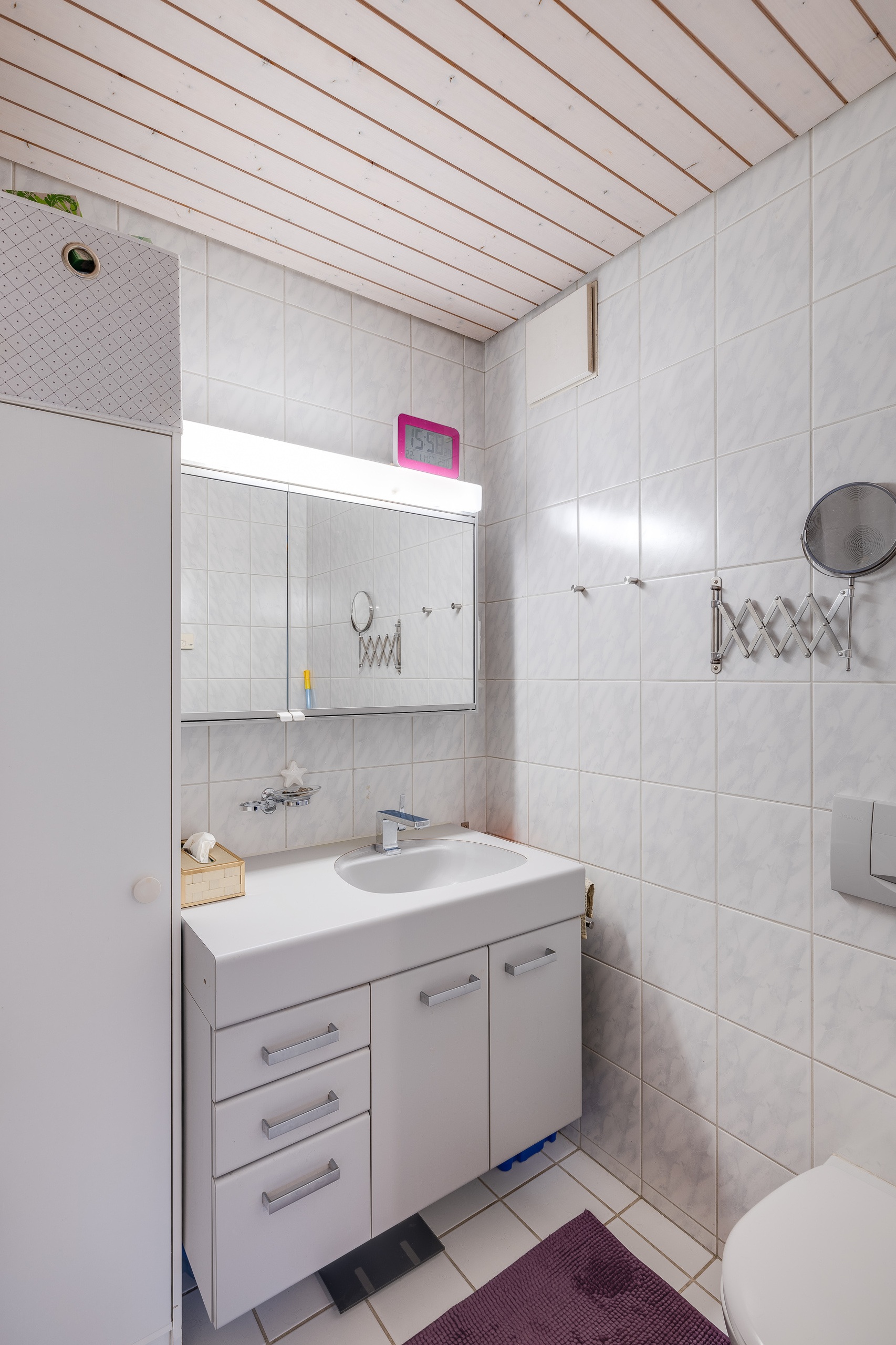 BAD MIT WANNE UND WC