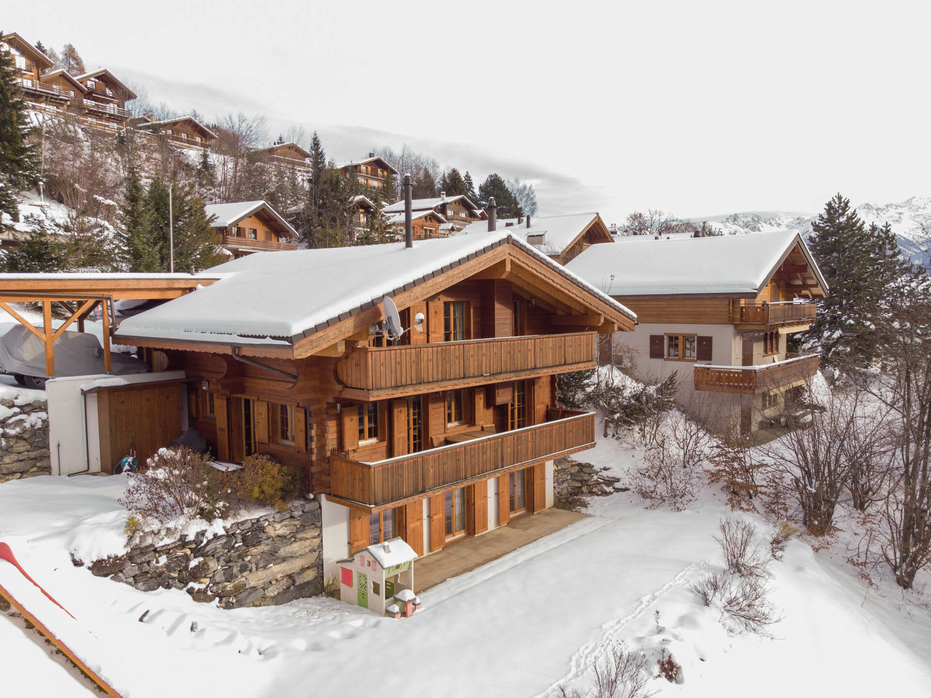 Exterior view 5