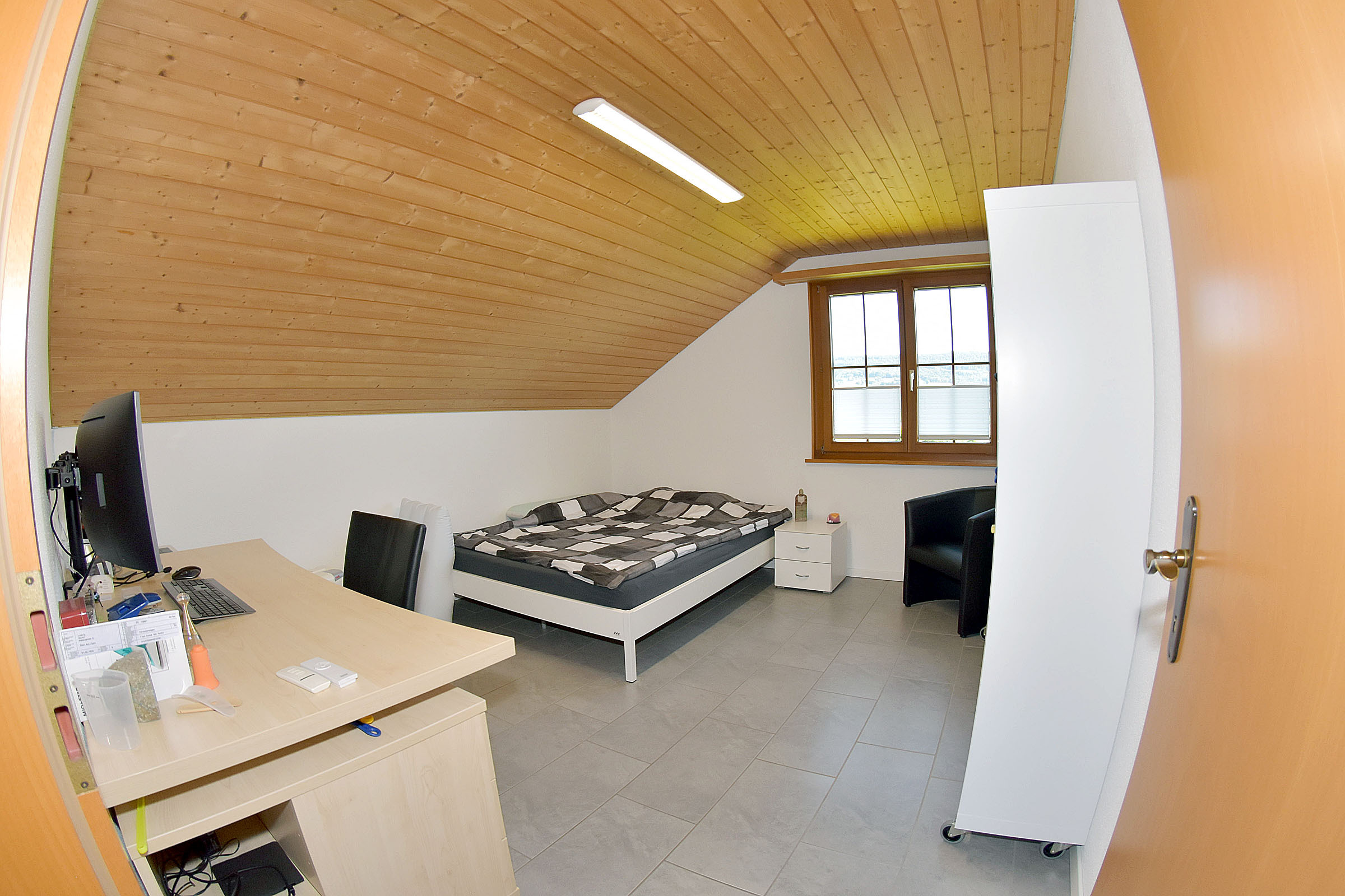 Zimmer 1 (Süd-Ost ca. 16 m2) Zimmer 1 (Süd-Ost ca. 16 m2)
