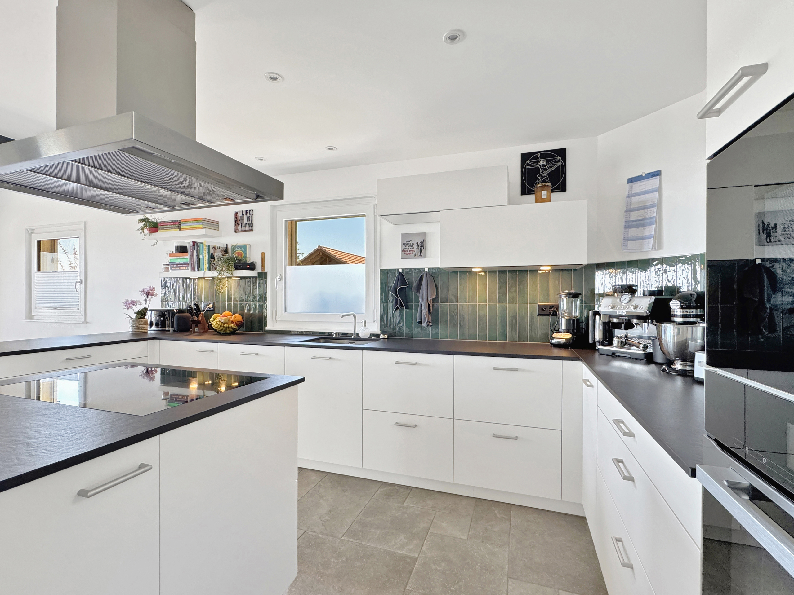 Très belle cuisine entièrement équipée Très belle cuisine entièrement équipée