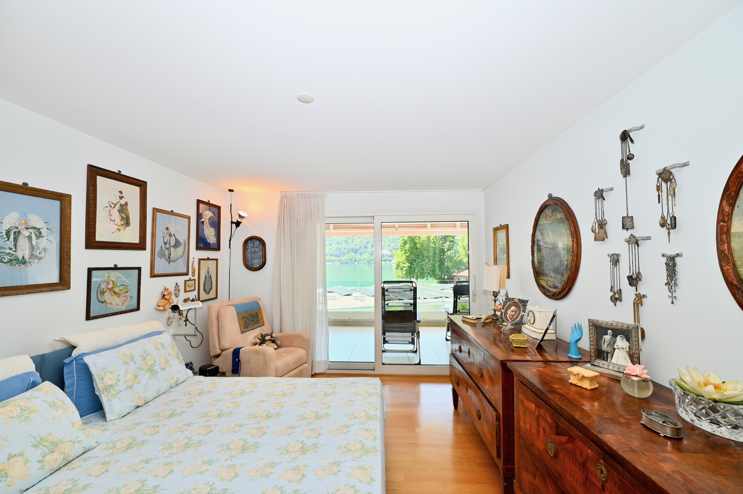 Interior view 6