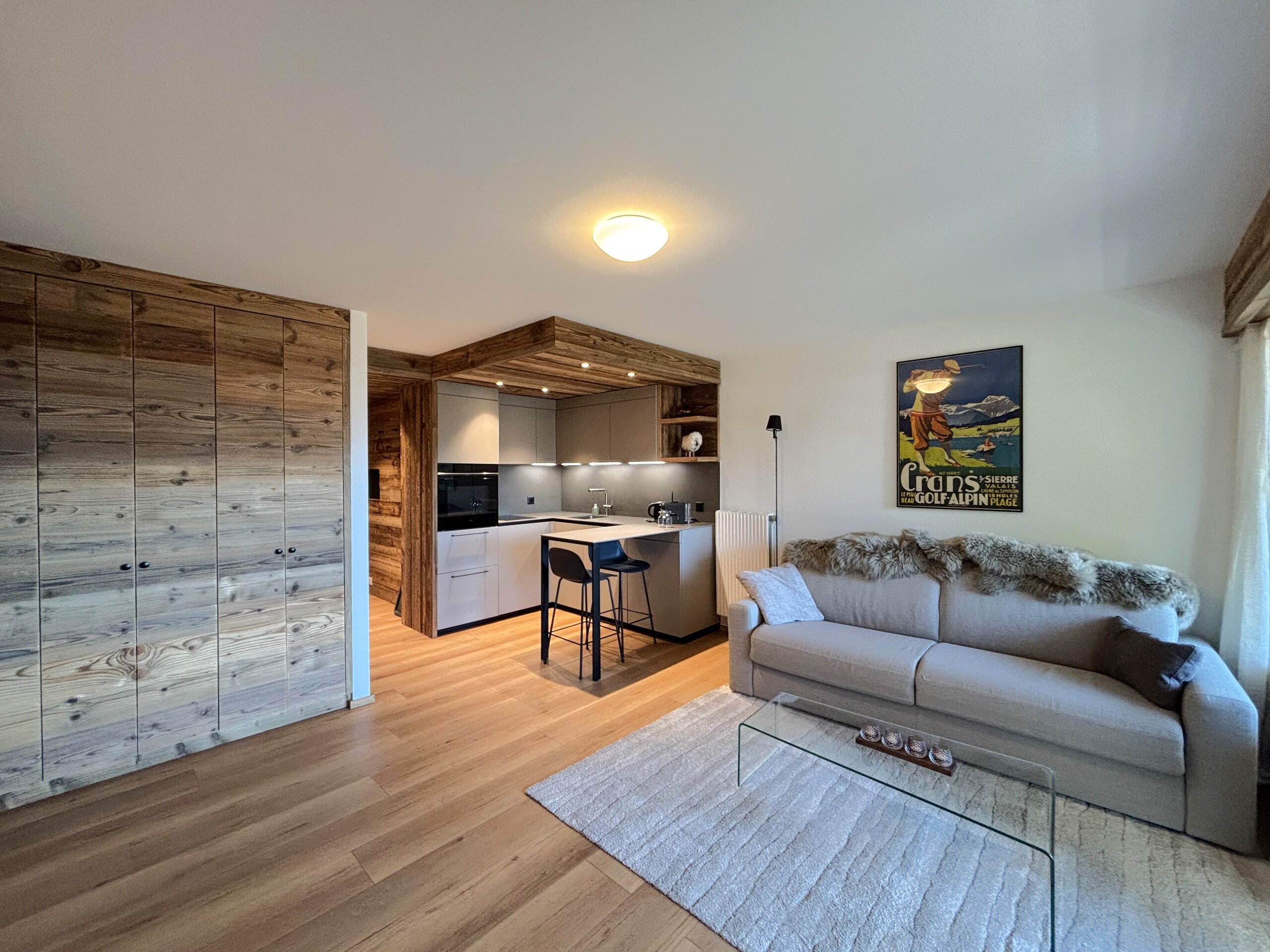 Interior view 6