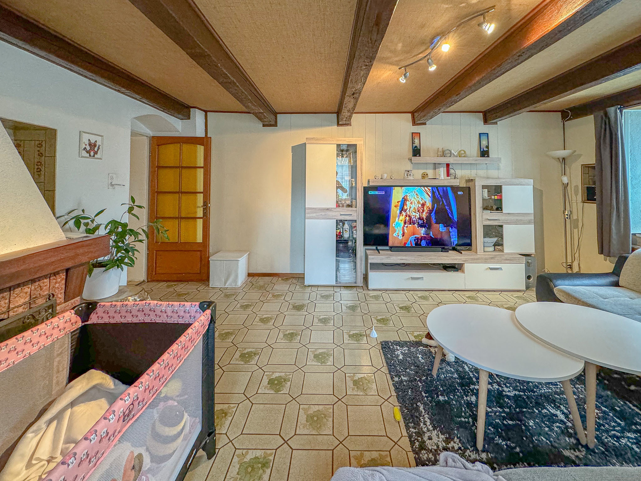 Duplex Ouest : espace salon  avec cheminée 