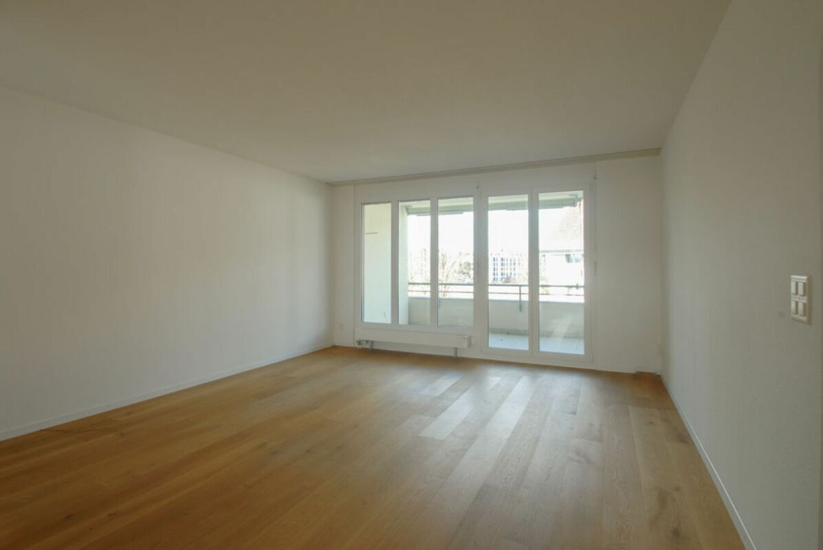Wohnzimmer mit Balkon
