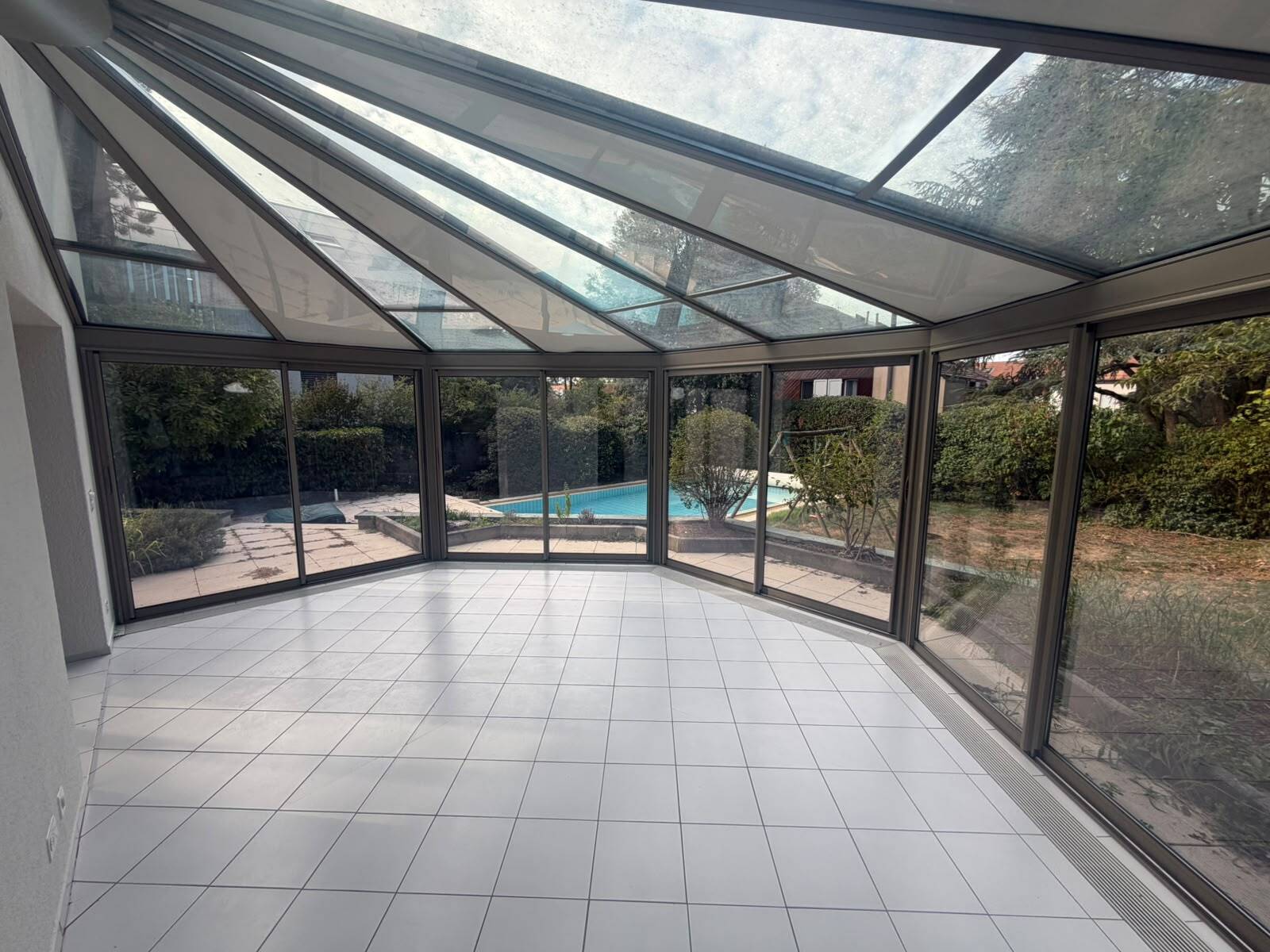 Interior view 16