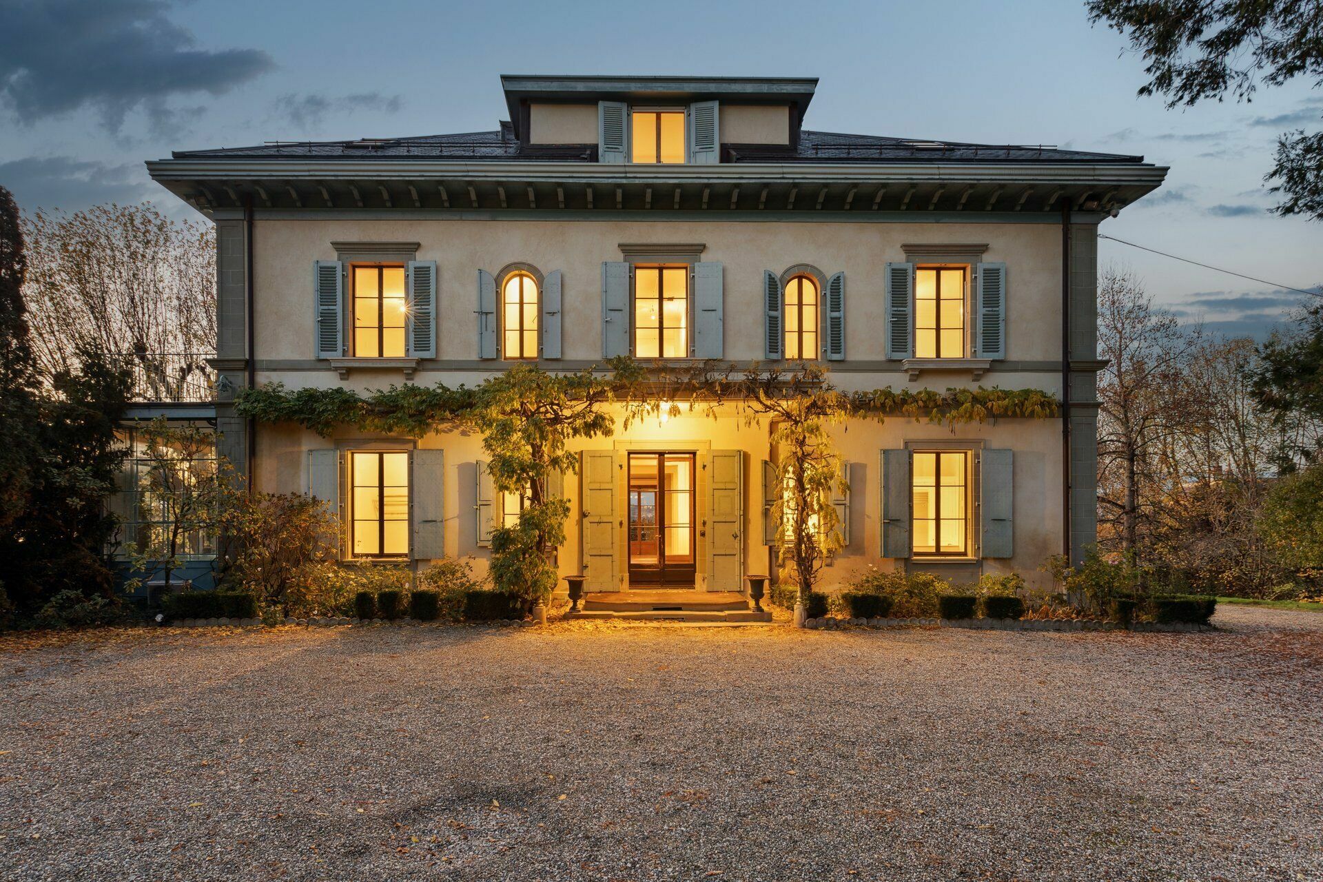 Exterior view 4