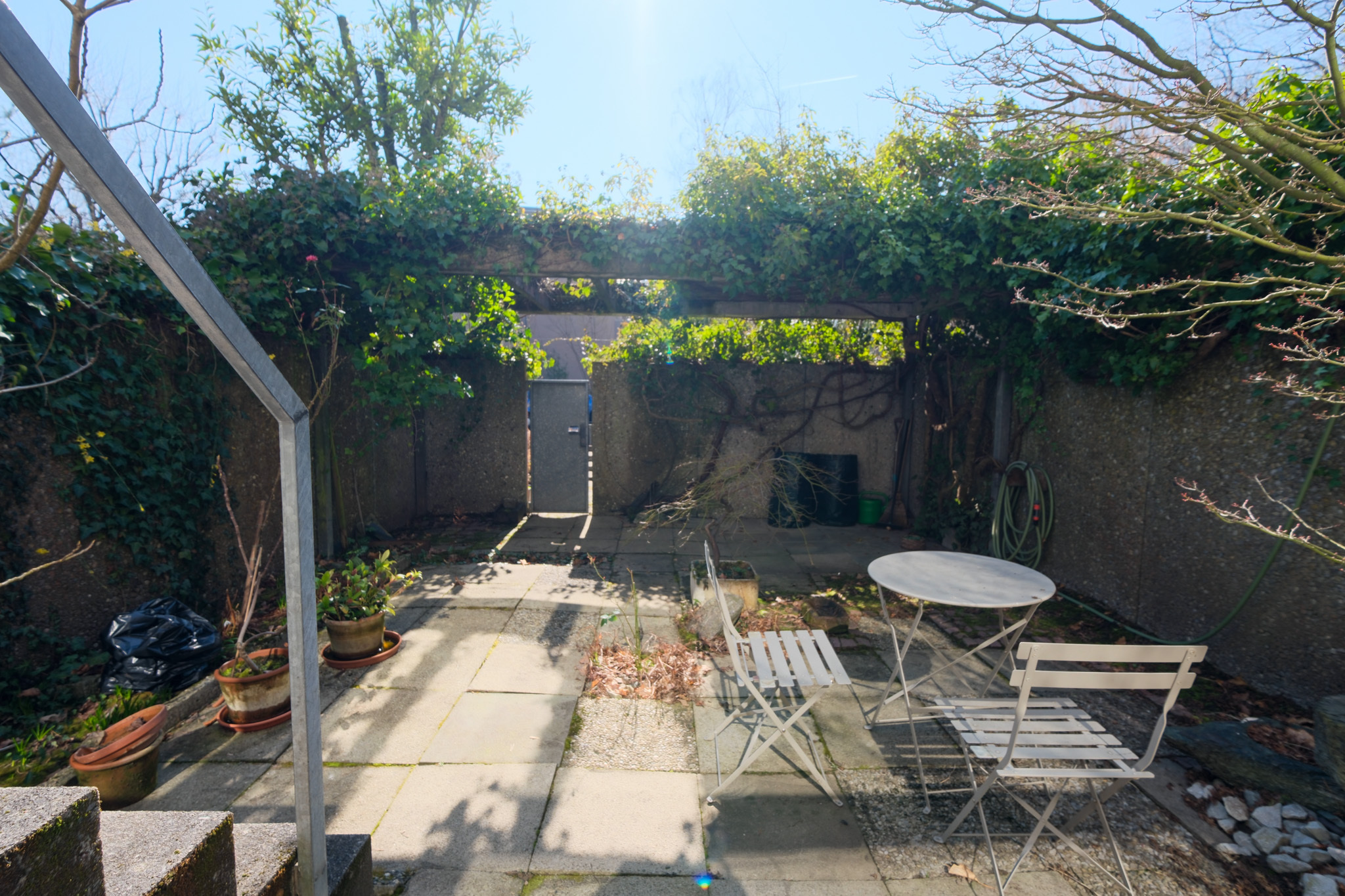 Garten mit Gartenlaube