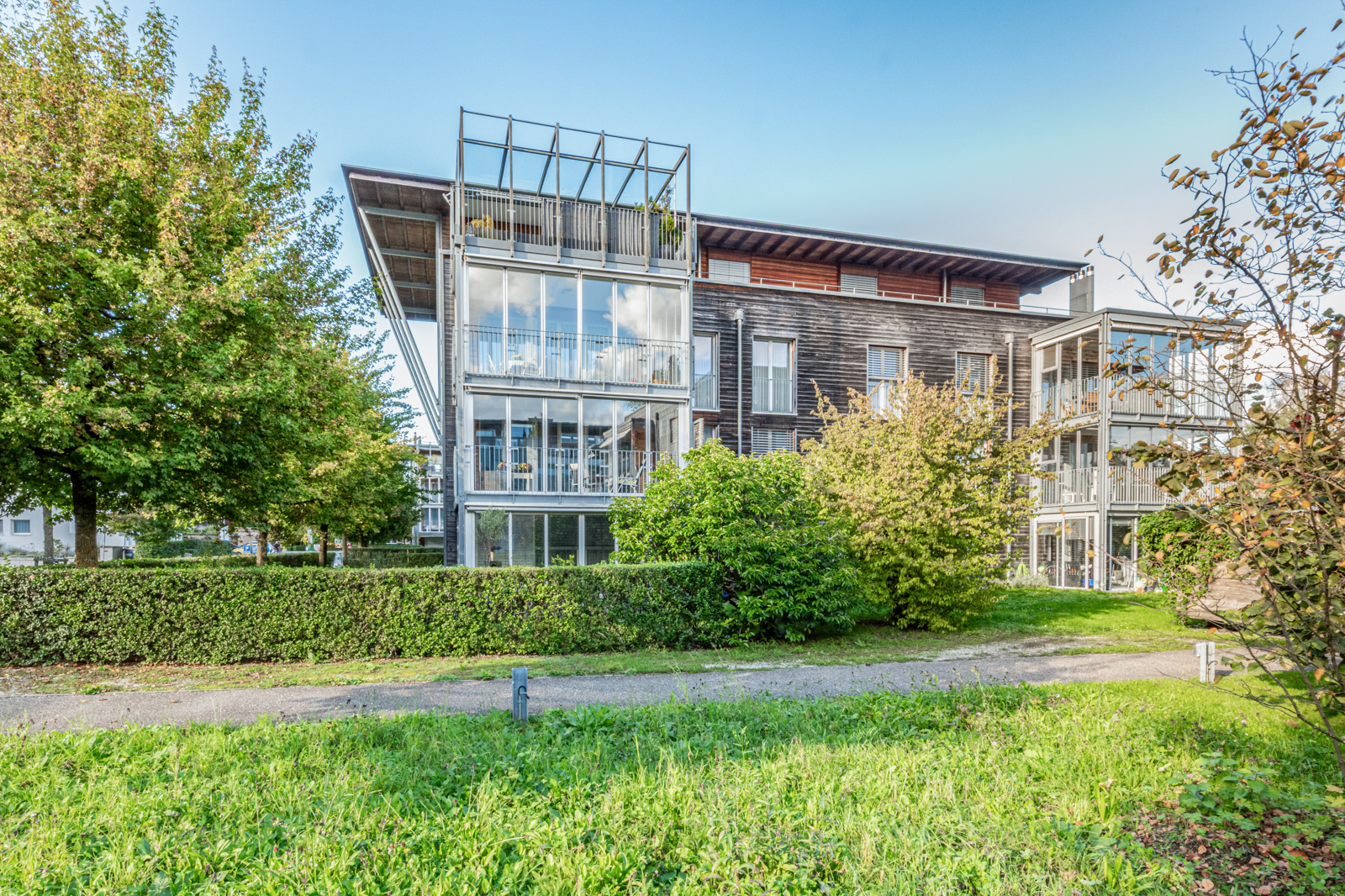 Südfassade (7 Wohnungen mit Lift). Südfassade (7 Wohnungen mit Lift).