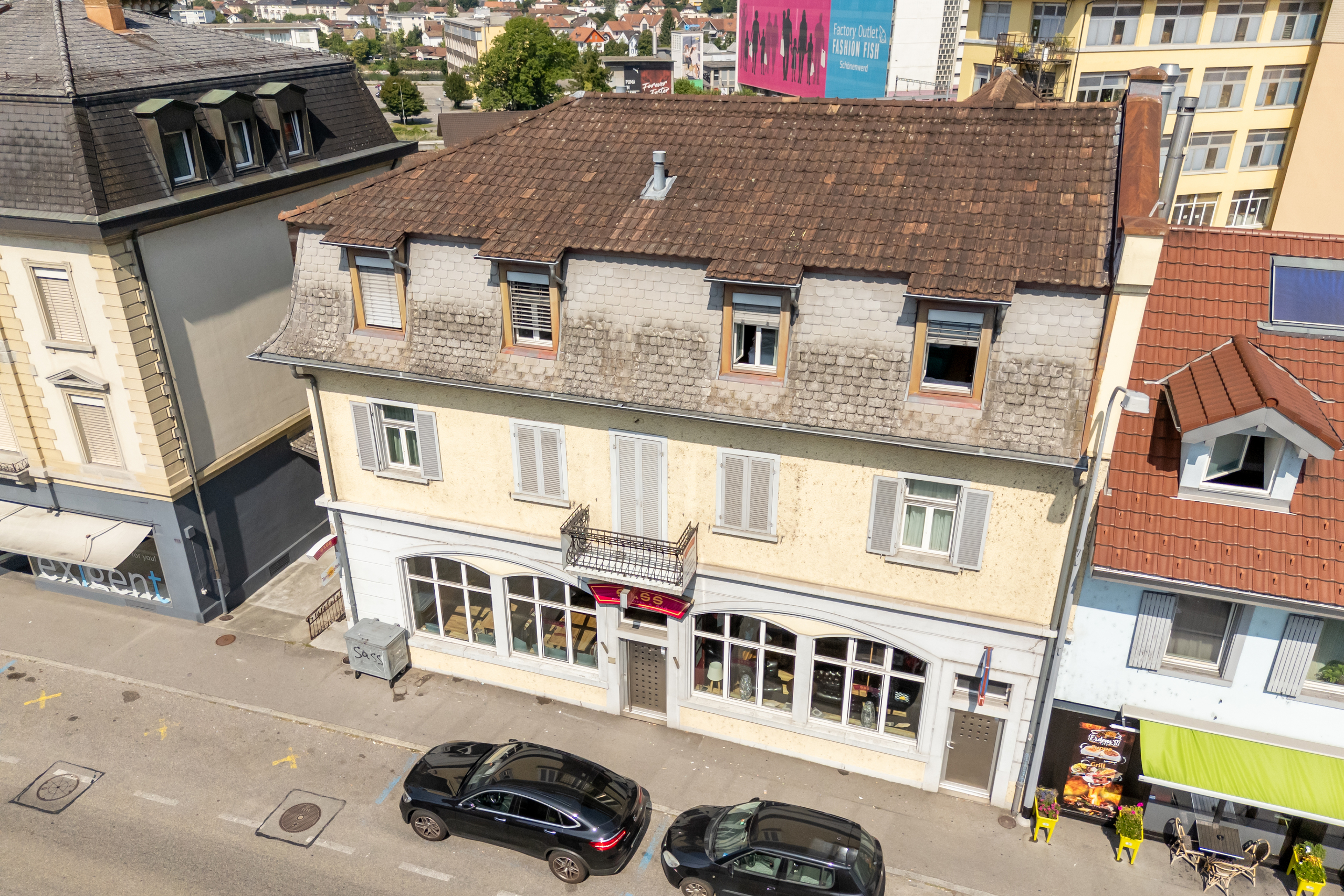 Aussenfoto Drohne / Strassenseite