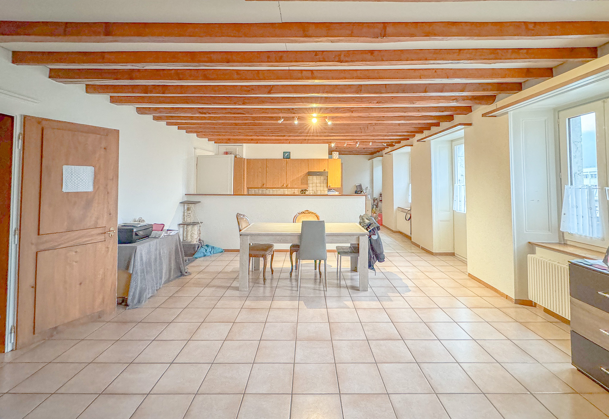 Appartement au 2ème étage - salle à manger ouverte sur la cuisine Appartement au 2ème étage - salle à manger ouverte sur la cuisine