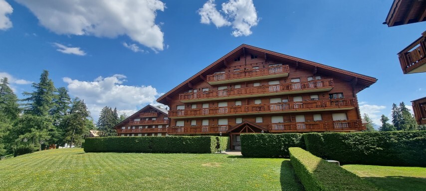 Exterior view 2
