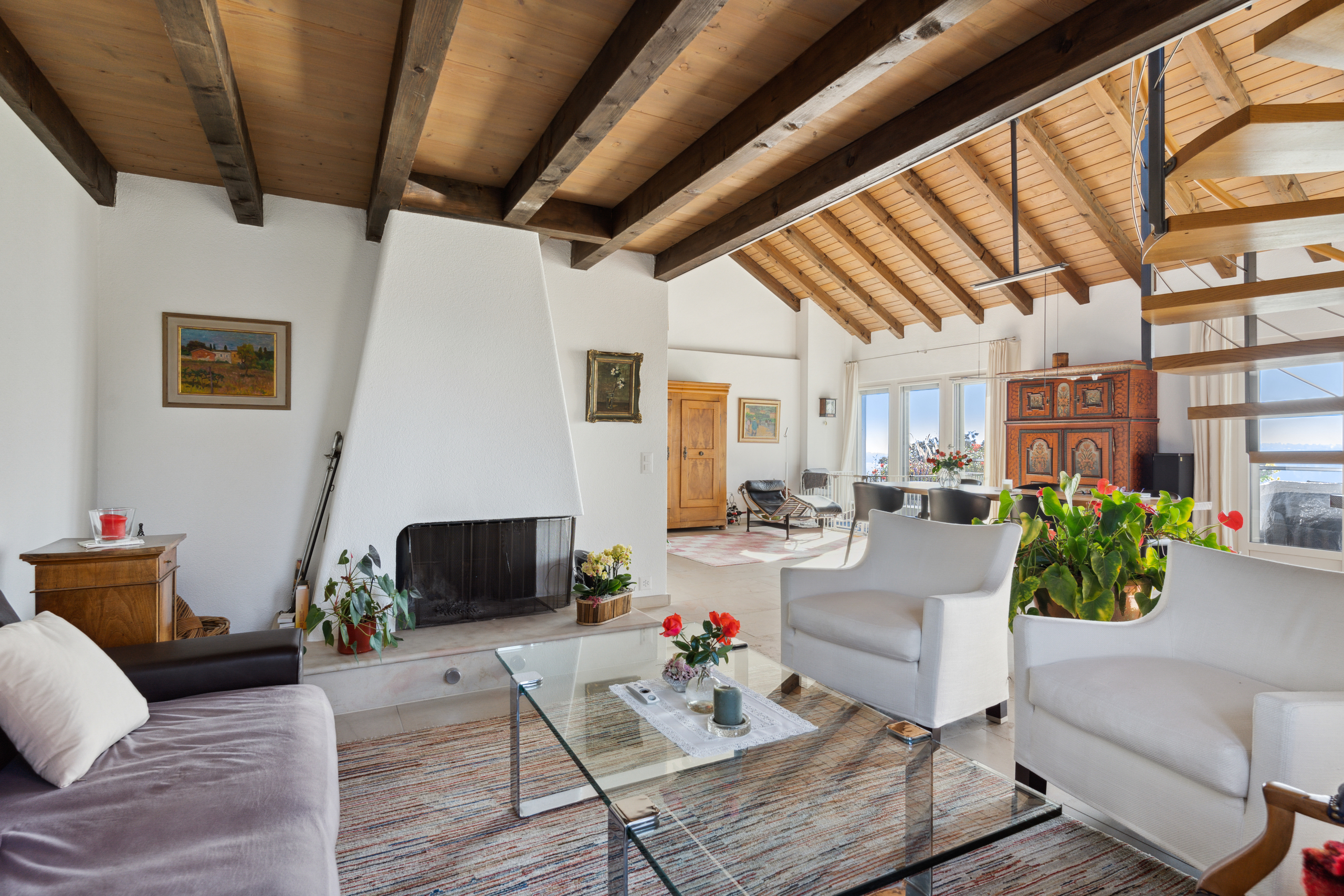 Wohnzimmer mit Kamin - Erdgeschoss