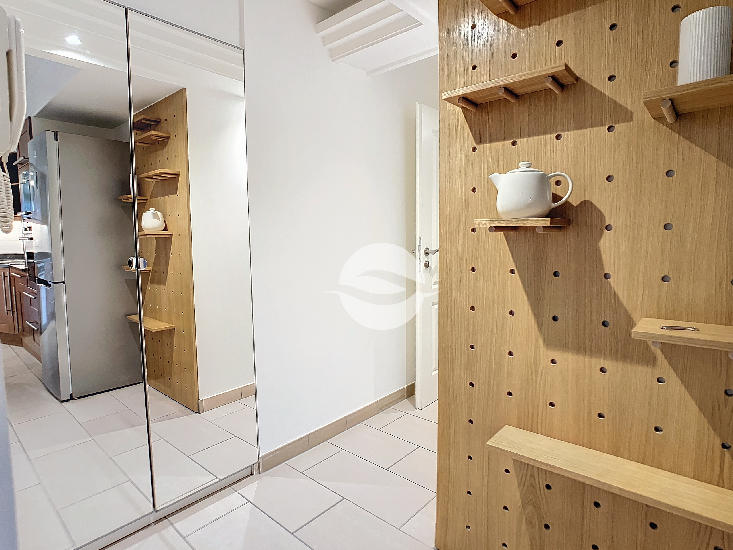 Entrée avec armoires