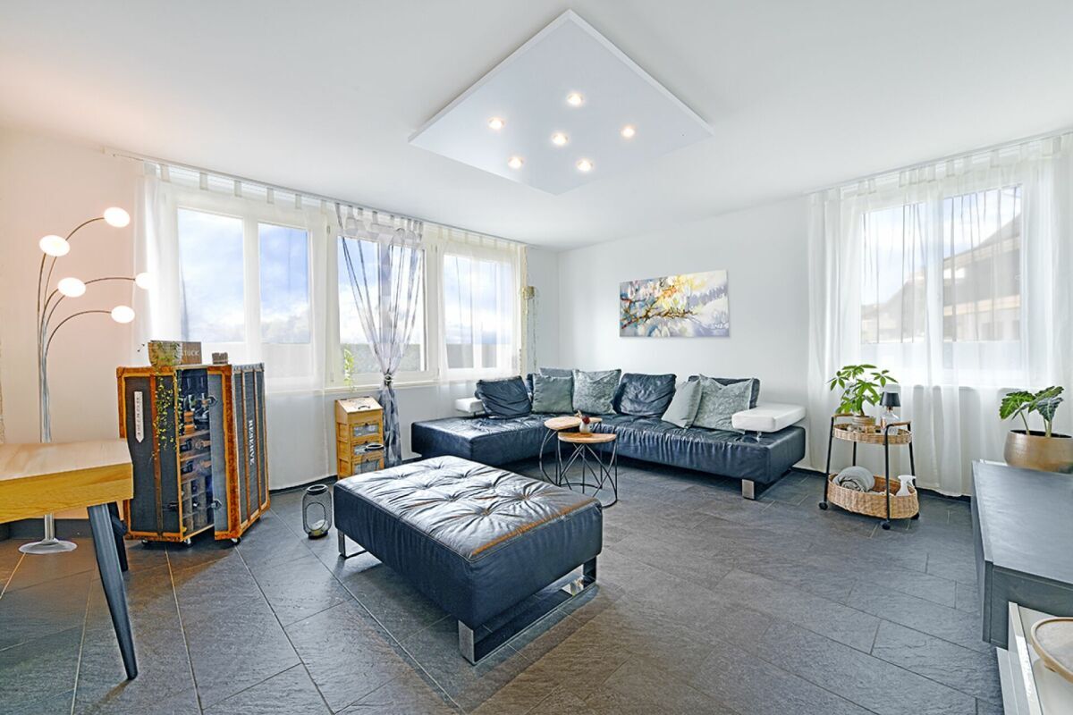 Grosszügiger Wohnbereich mit unverbaubarem Blick ins Grüne