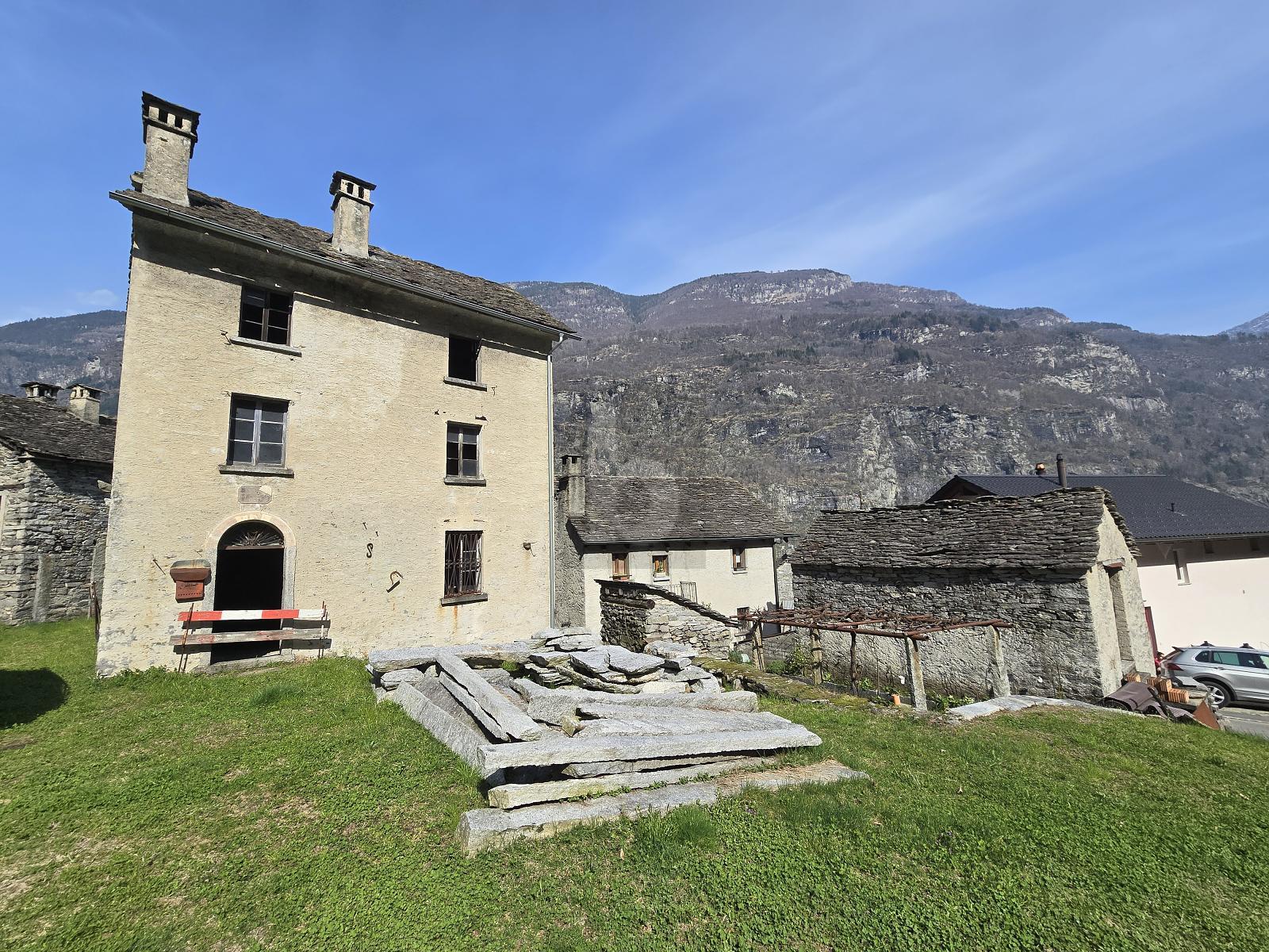 Photo 1