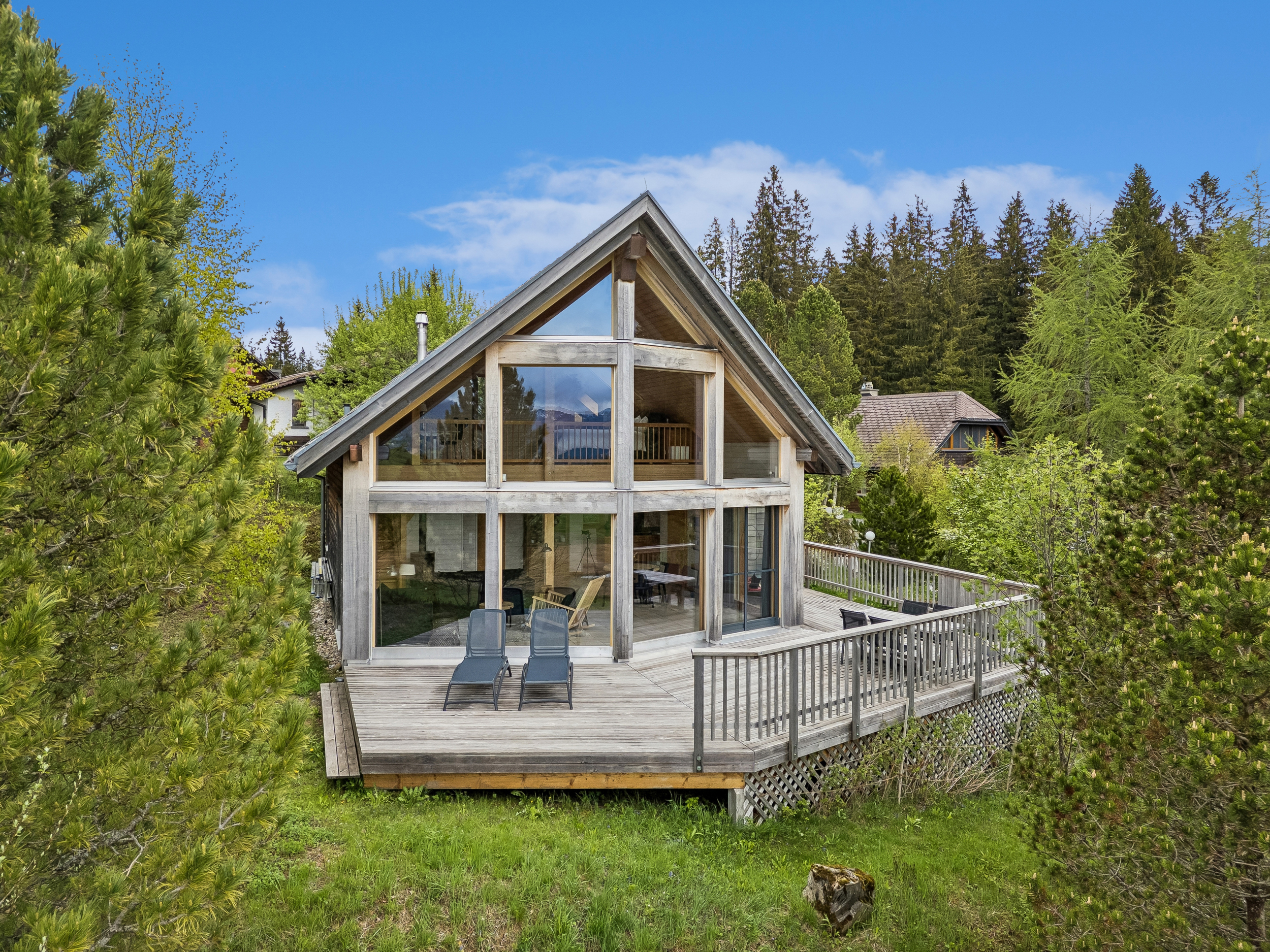 Einzigartiges Chalet mit grosser Fensterfront