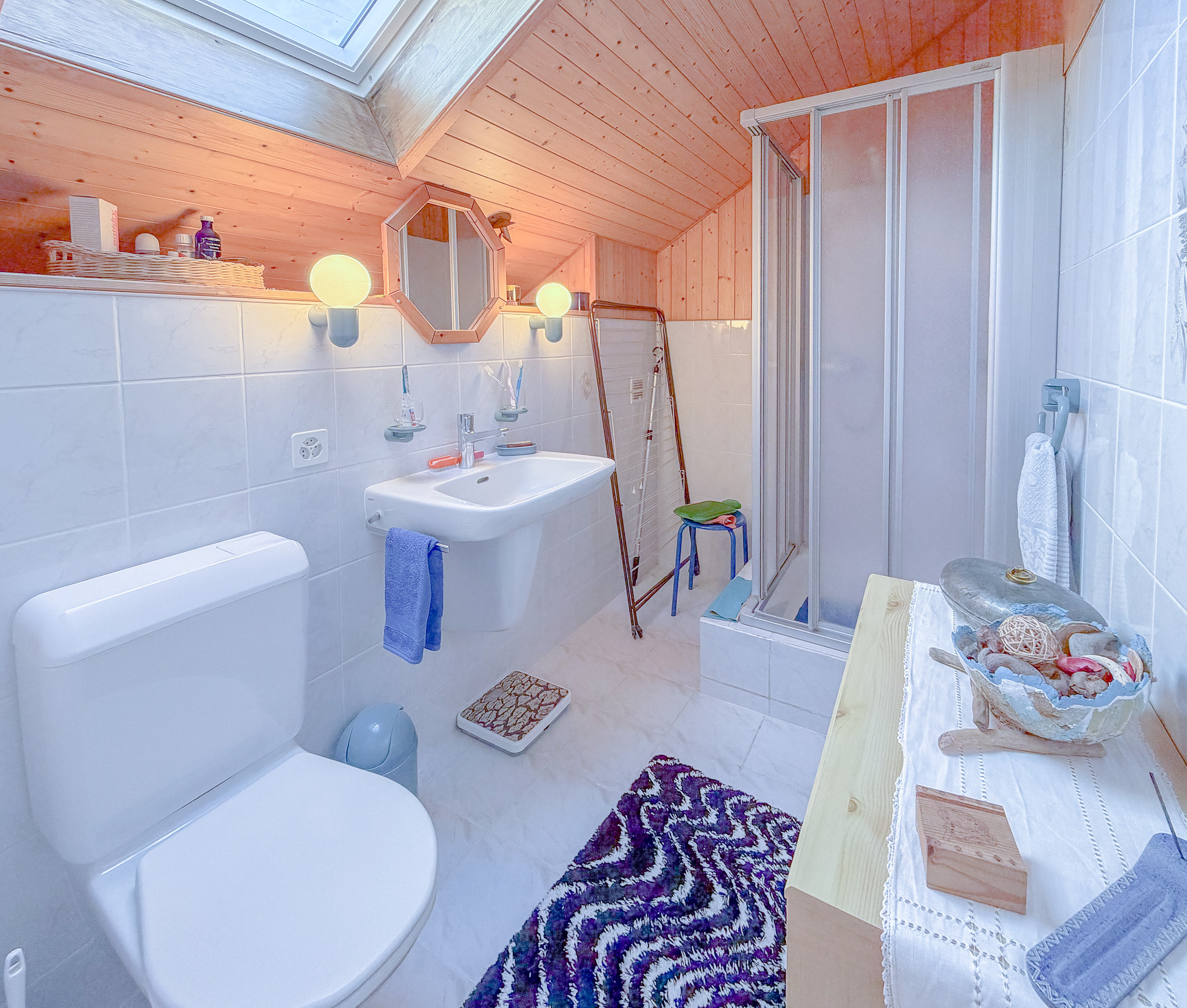 Salle de douche à l'étage