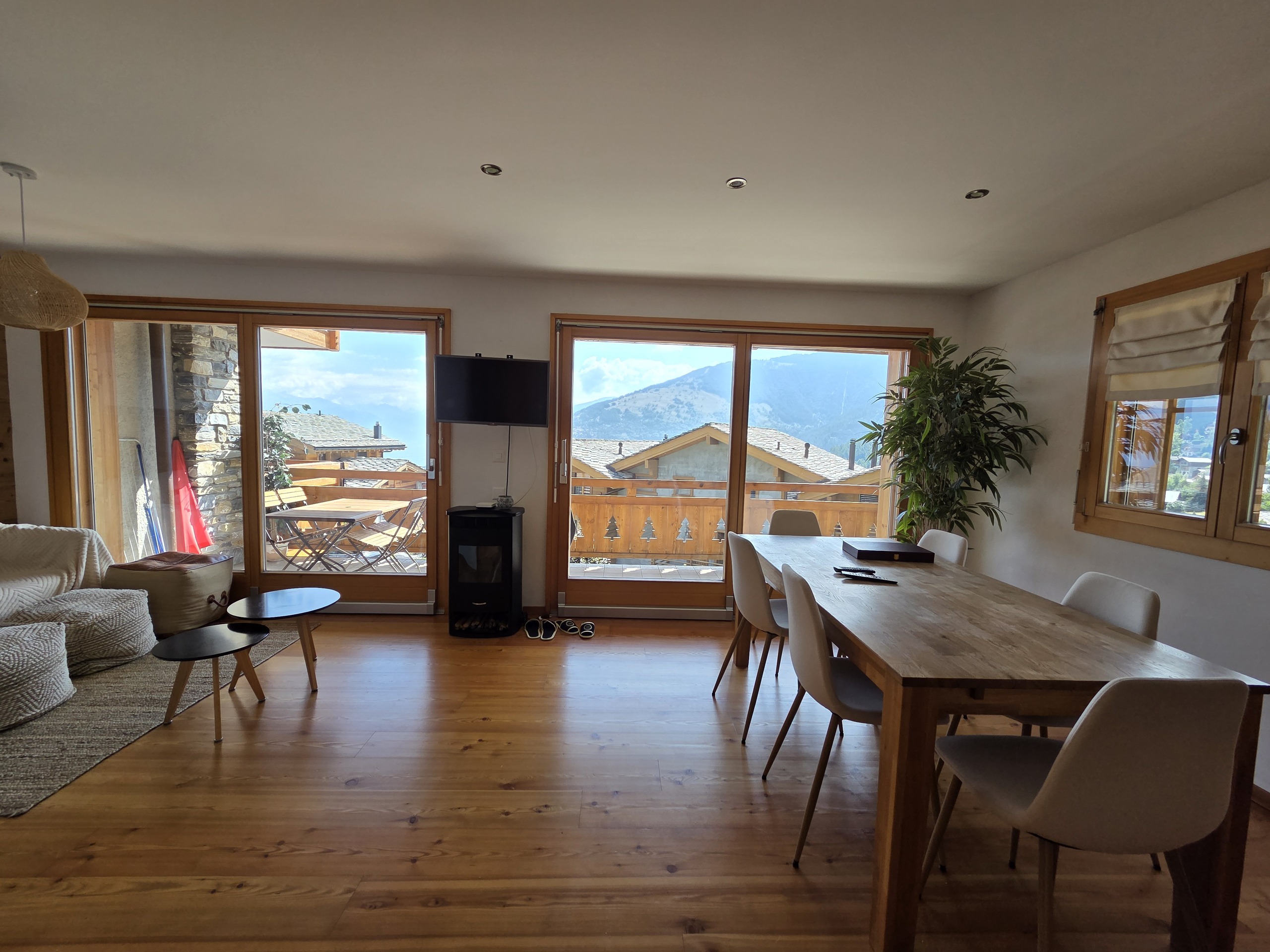 Interior view 4