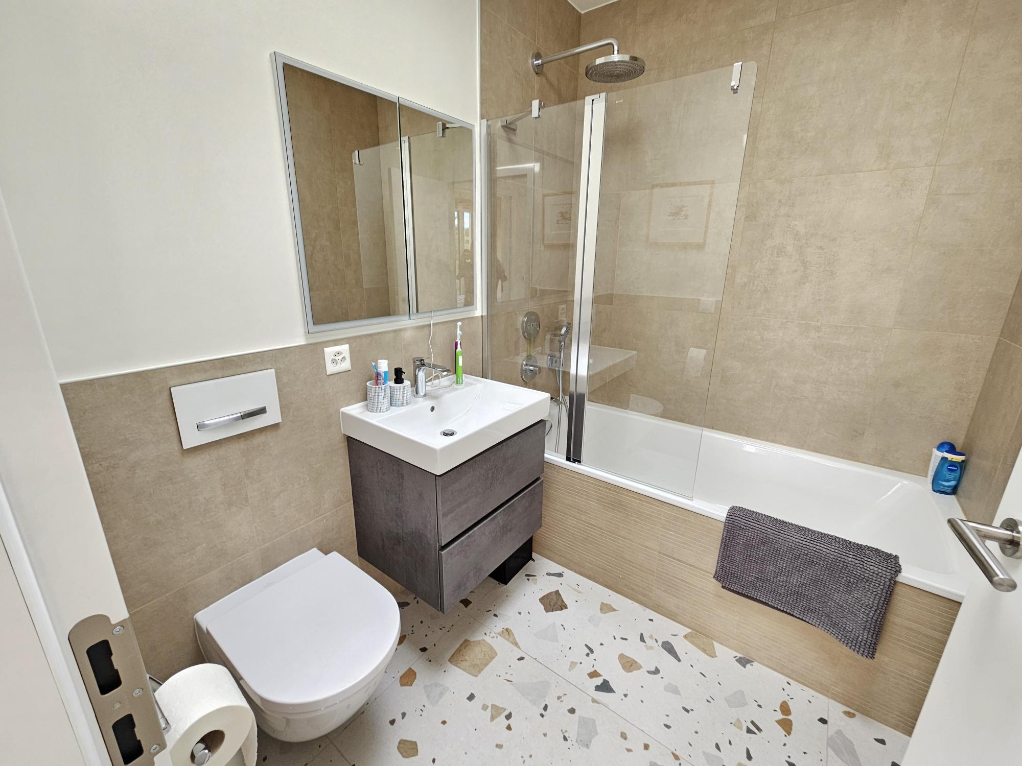 Interior view 9