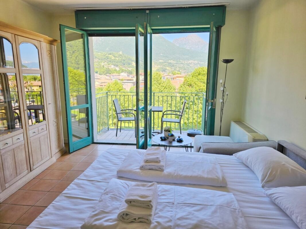 Wohnbereich mit Zugang Balkon