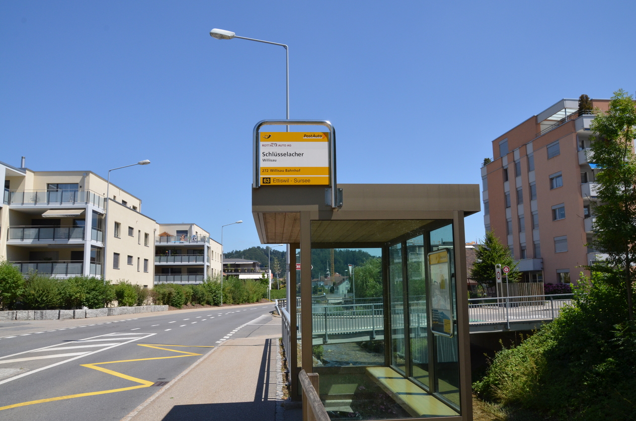 Bushaltestelle praktisch vor der Haustüre