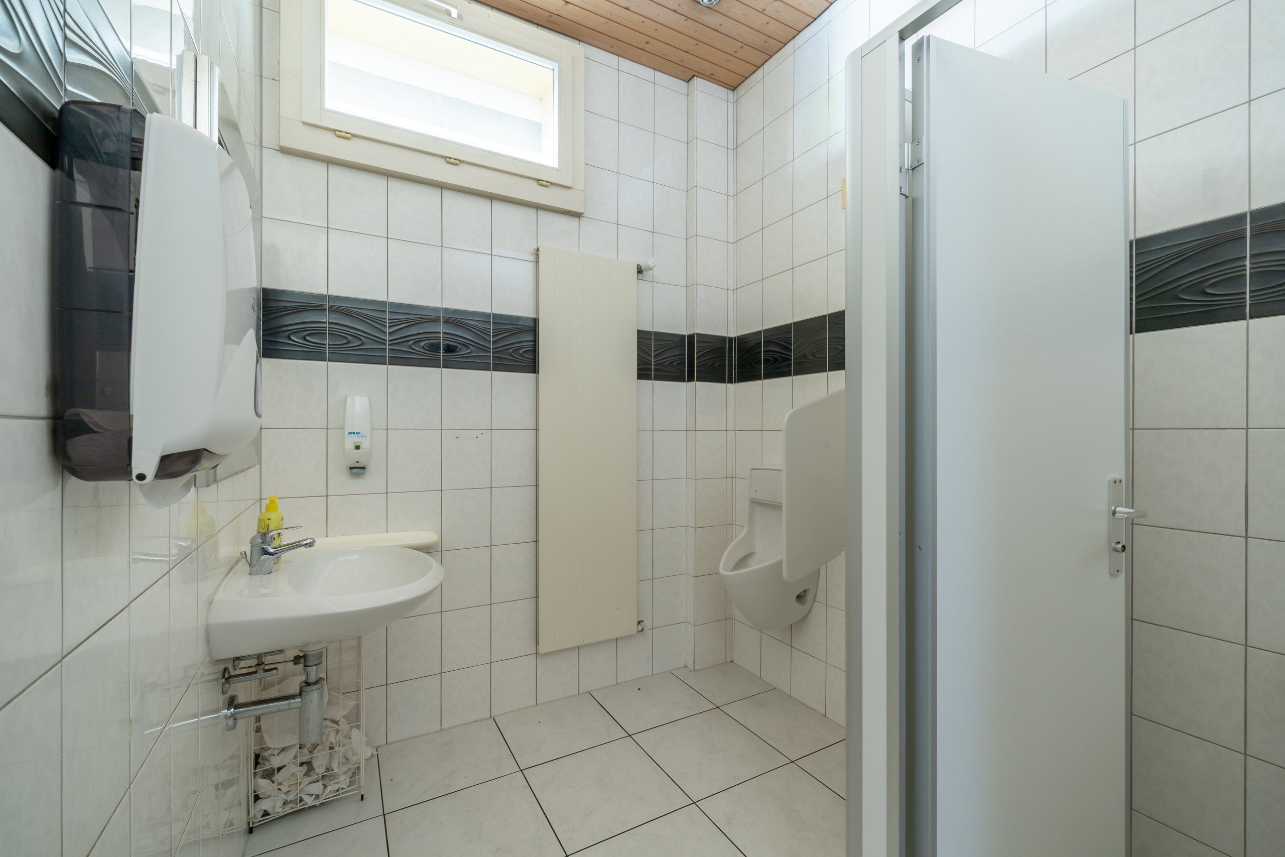 Herren WC / Bar / Erdgeschoss