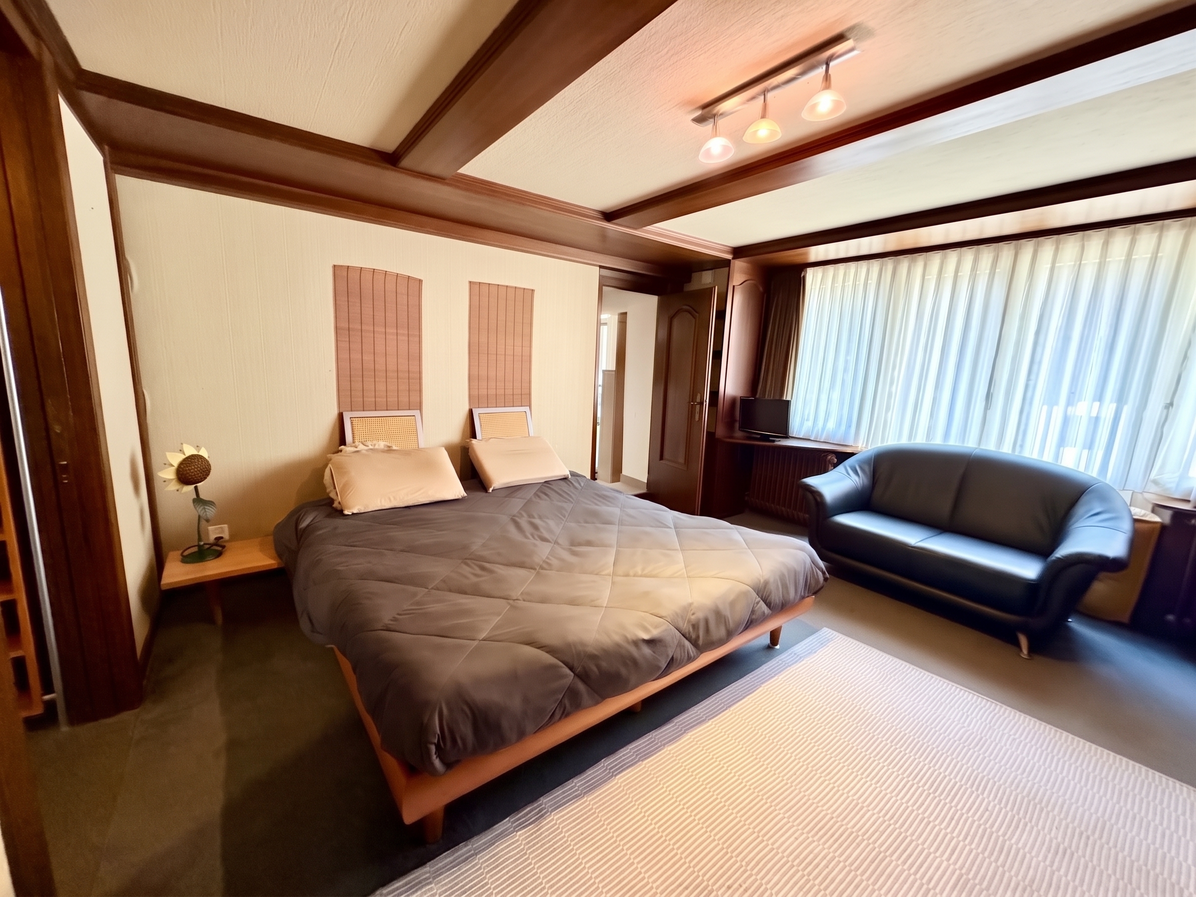 Schlafzimmer mit Dressing