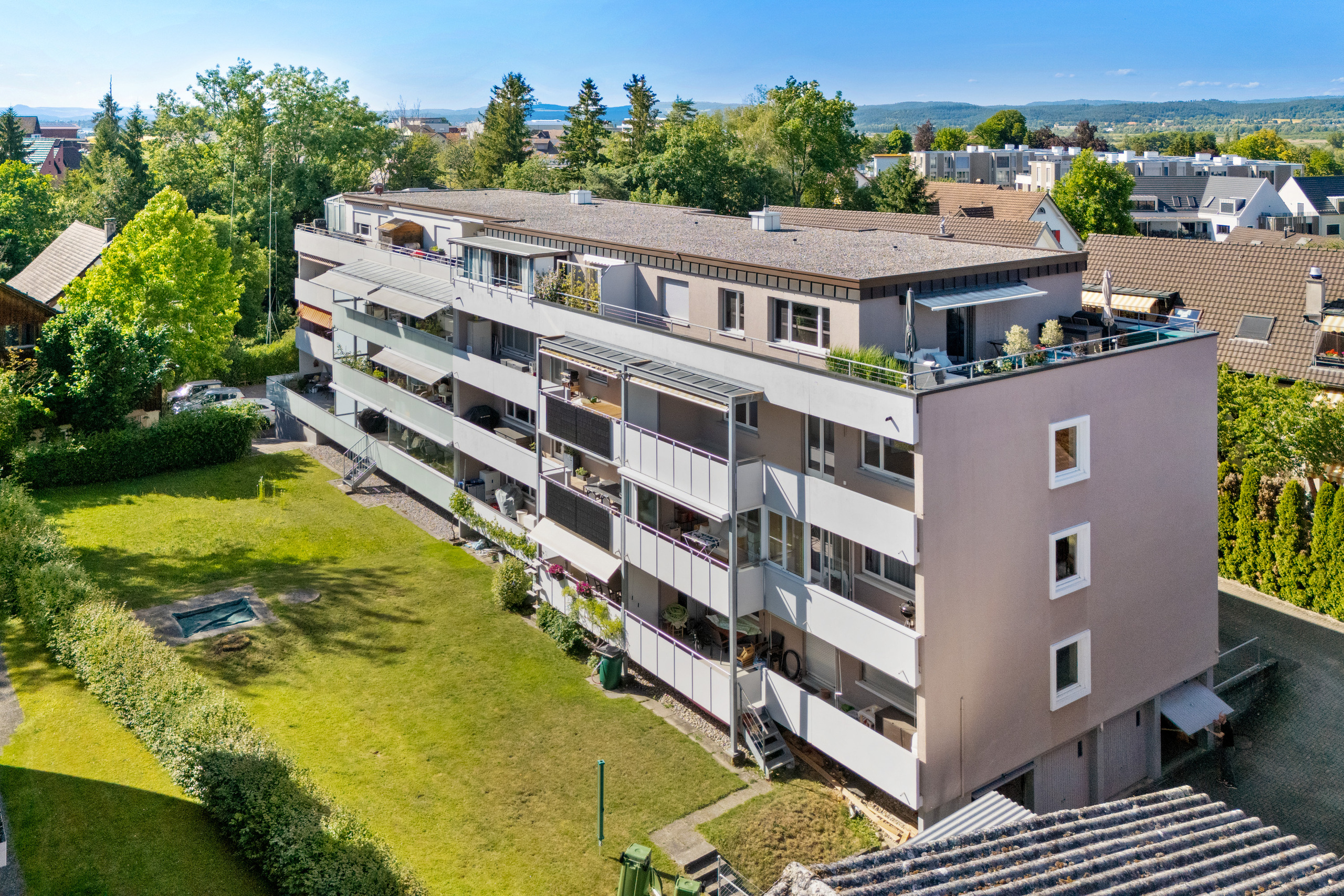 In Tägerwilen daheim: Zentrale Lage, gepflegtes Wohnumfeld und überzeugende Wohnqualität – ein Zuhause, das rundum begeistert.