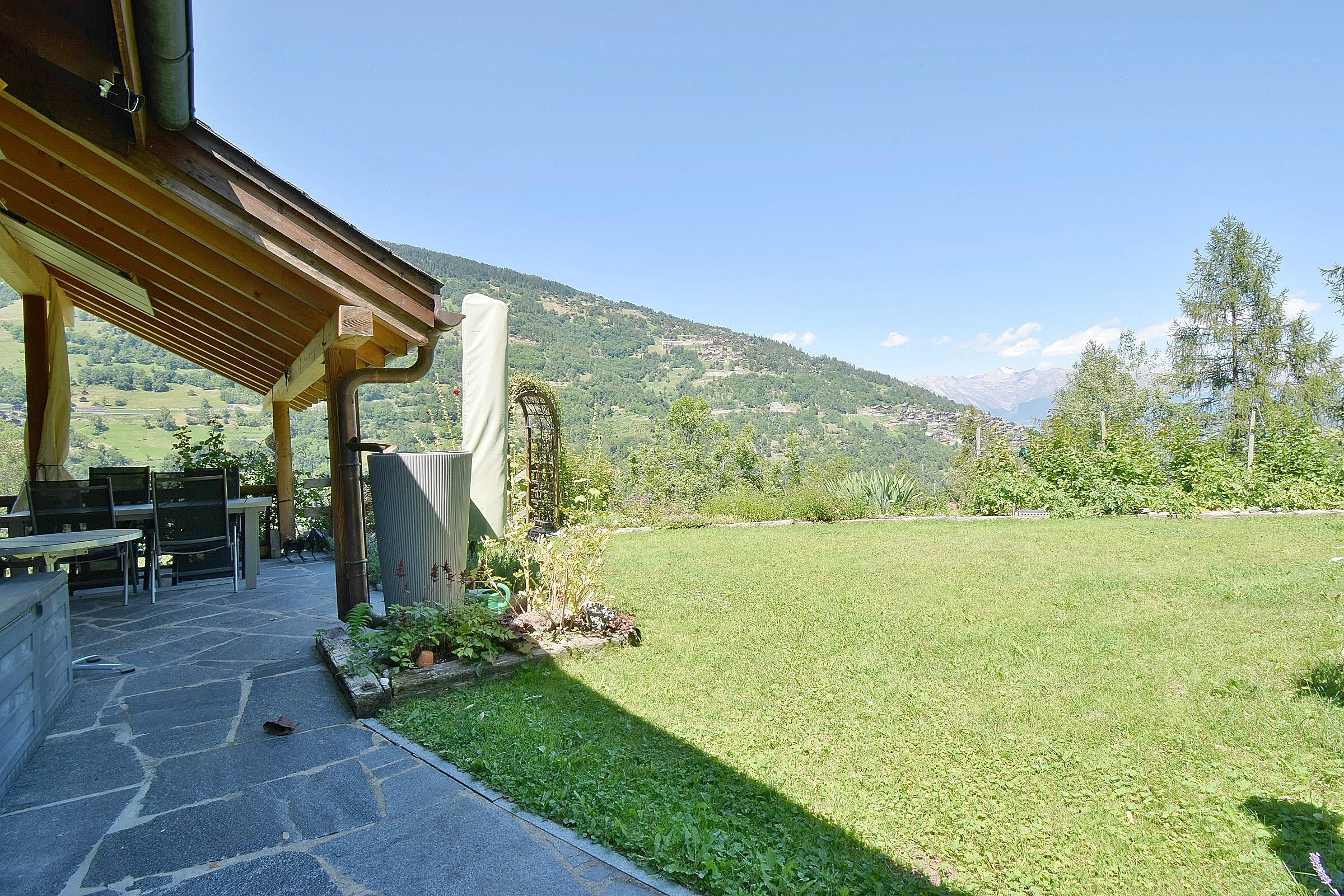 Exterior view 2
