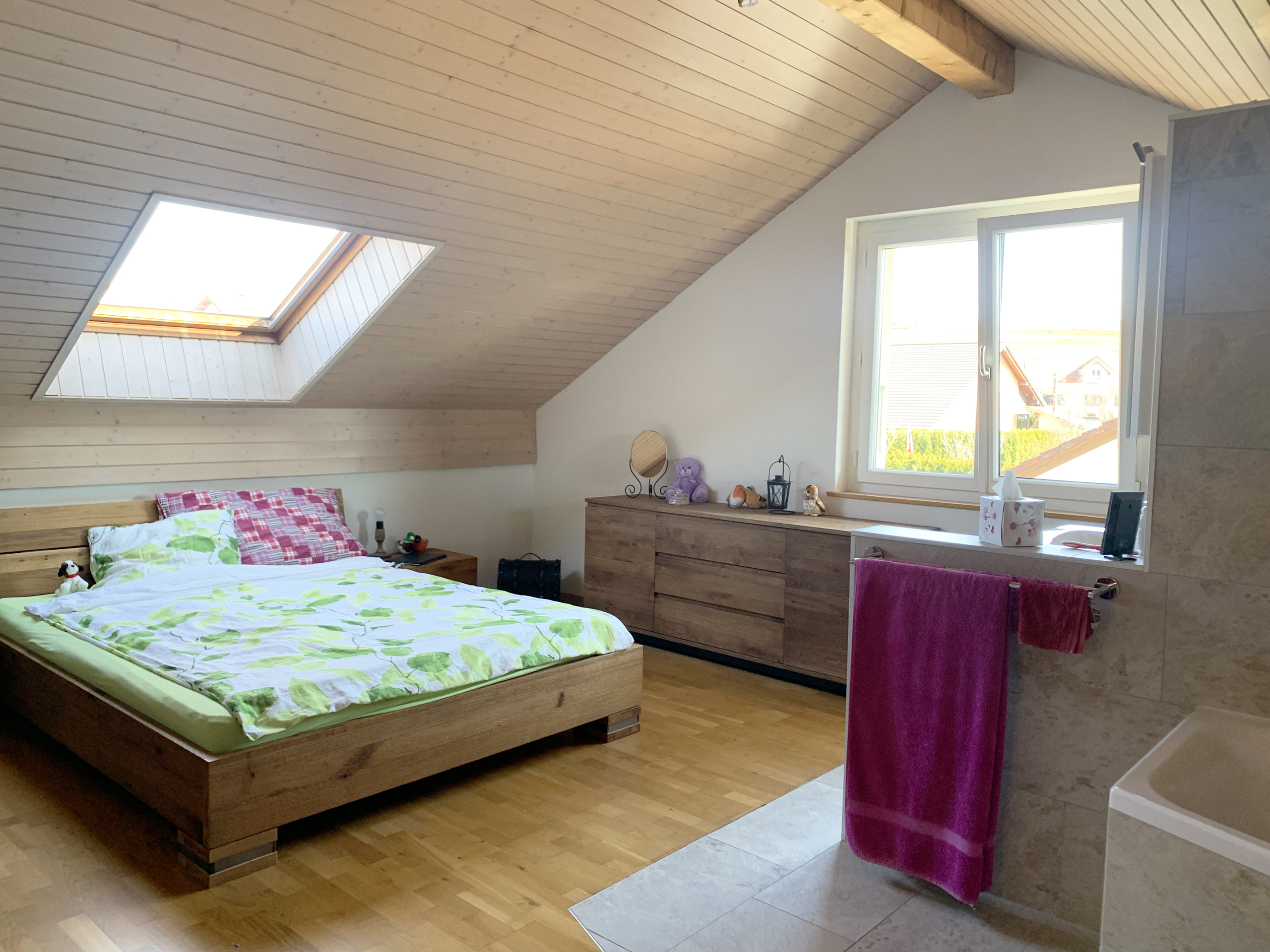 Suite parentale avec salle de bains ouverte