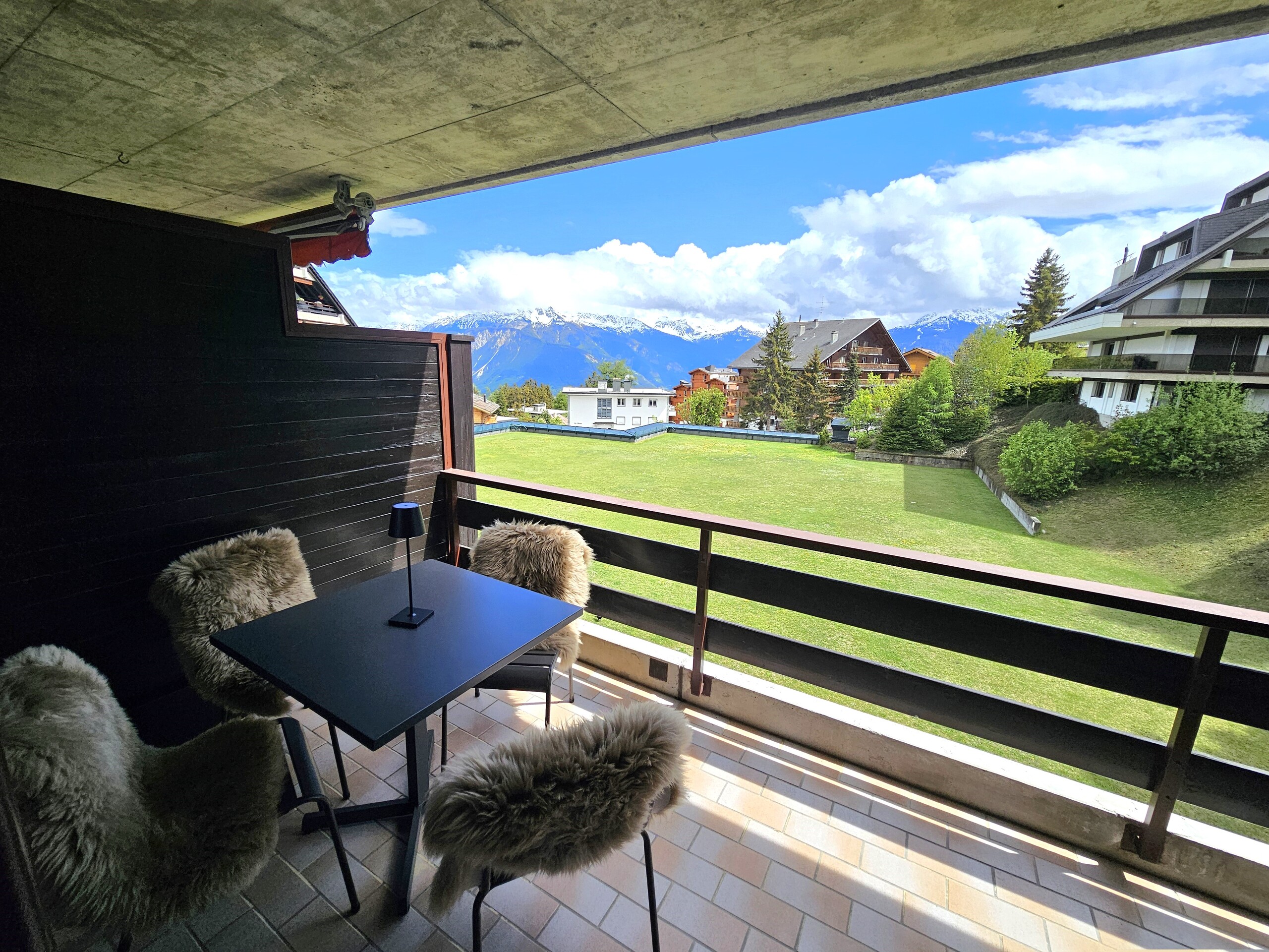 Interior view 8