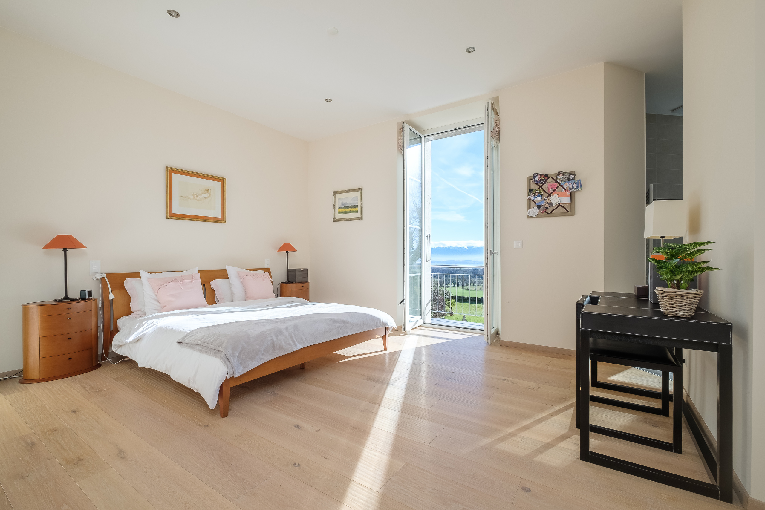 Chambre parentale avec balcon et Vue dégagée
