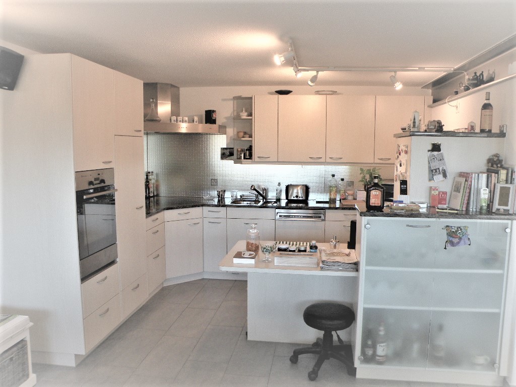 Gut ausgestattete Küche