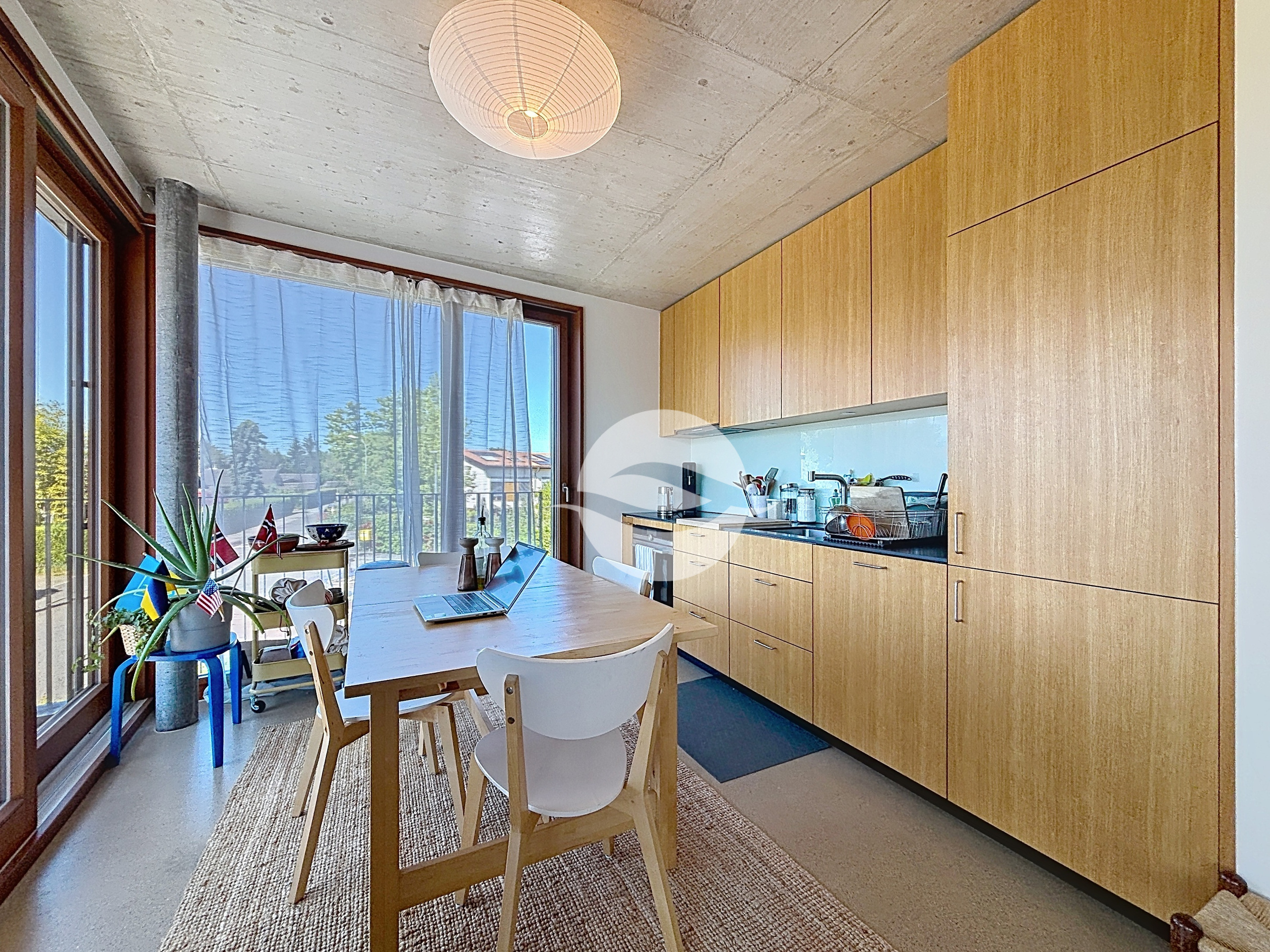 Cuisine semi-ouverte, entièrement équipée et moderne