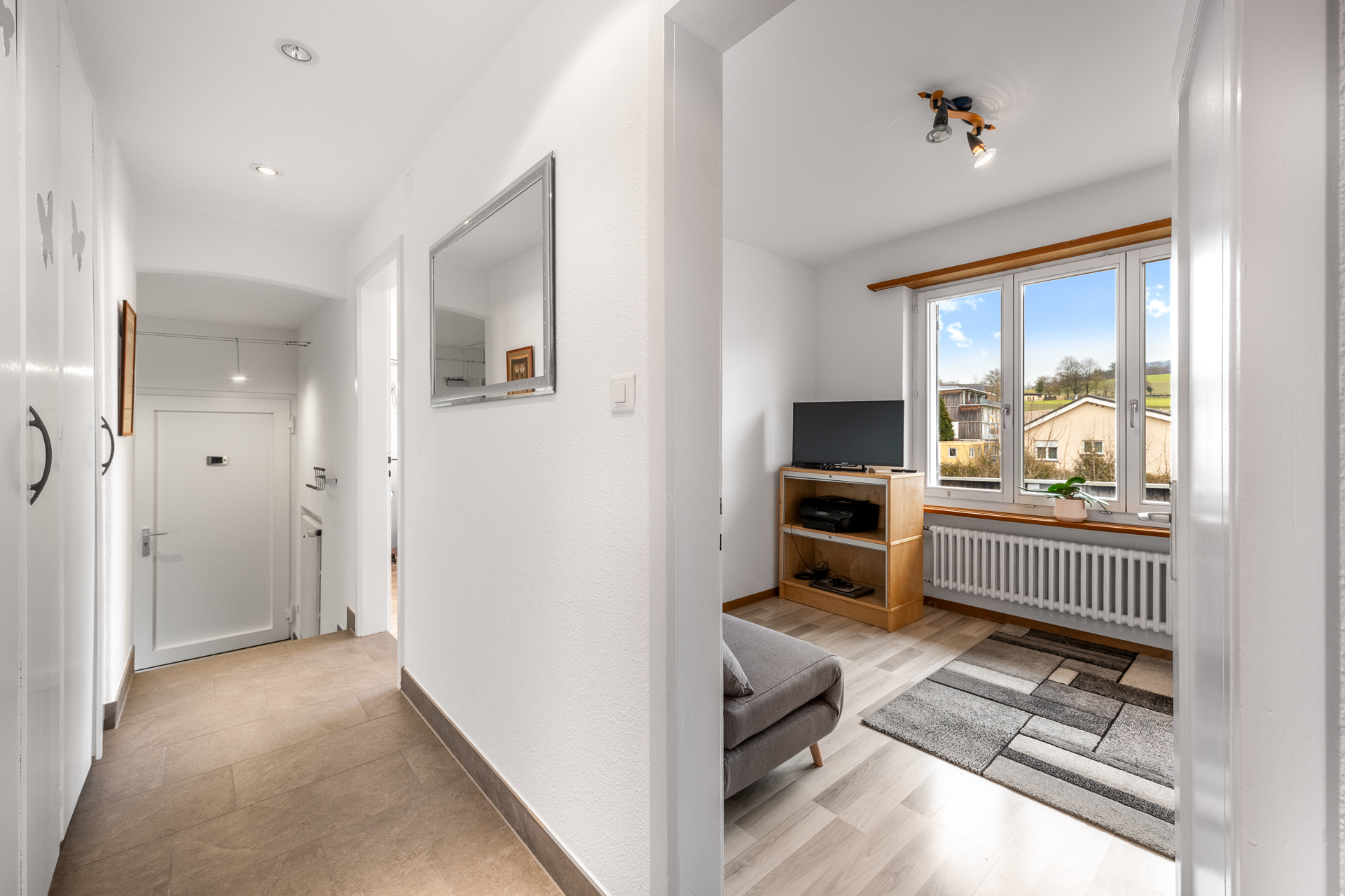 Flur mit Blick in Zimmer III