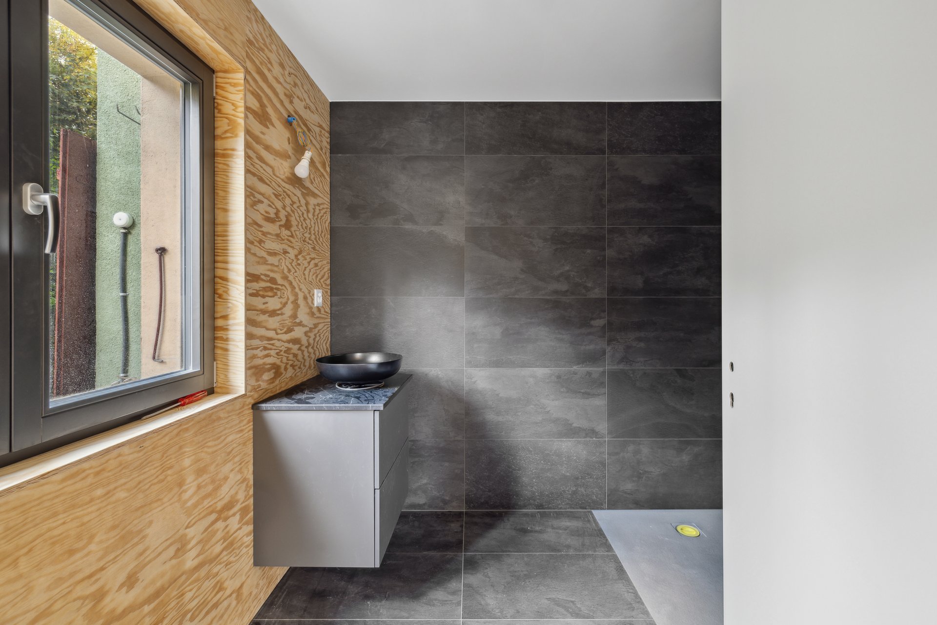 Angrenzender Duschraum