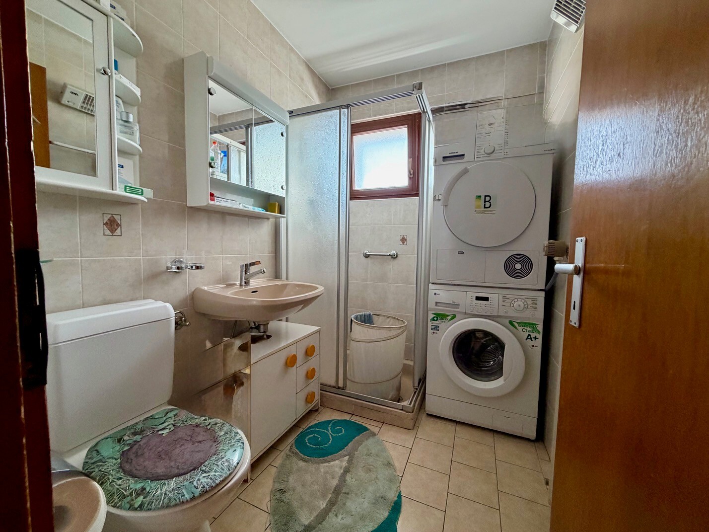 Interior view 7