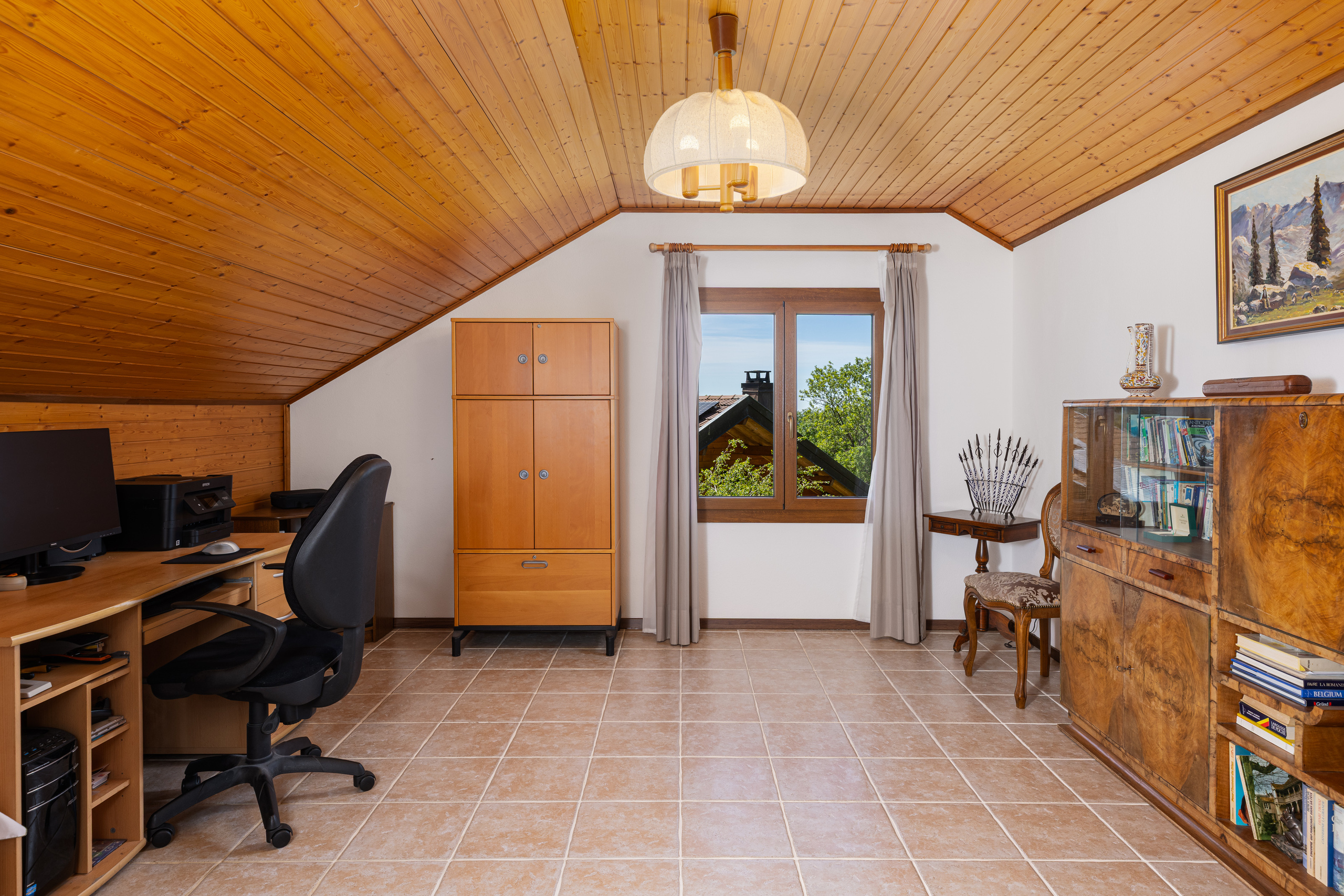 Chambre 1 - aménagée en bureau