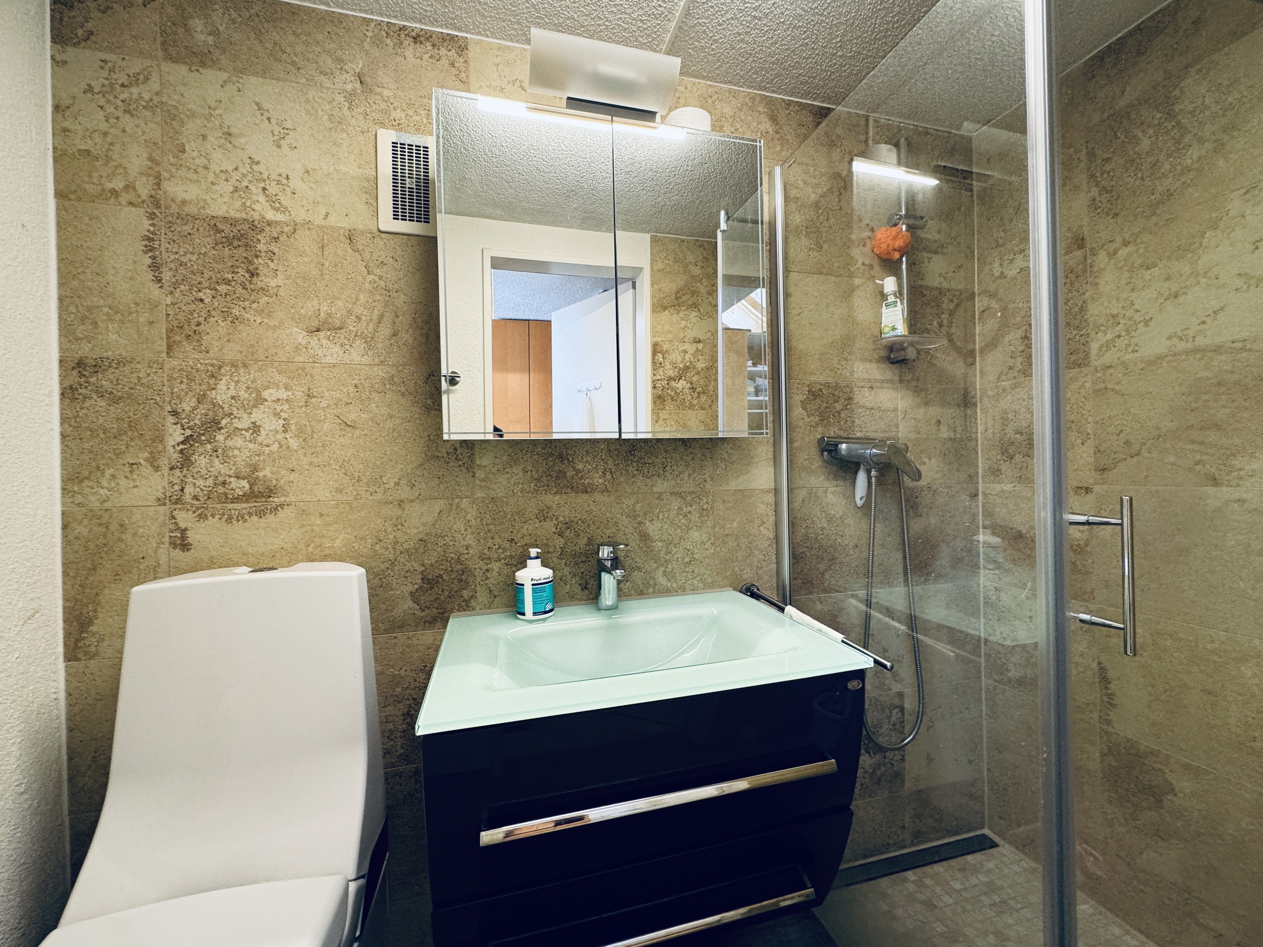 Dusche / WC Dusche / WC