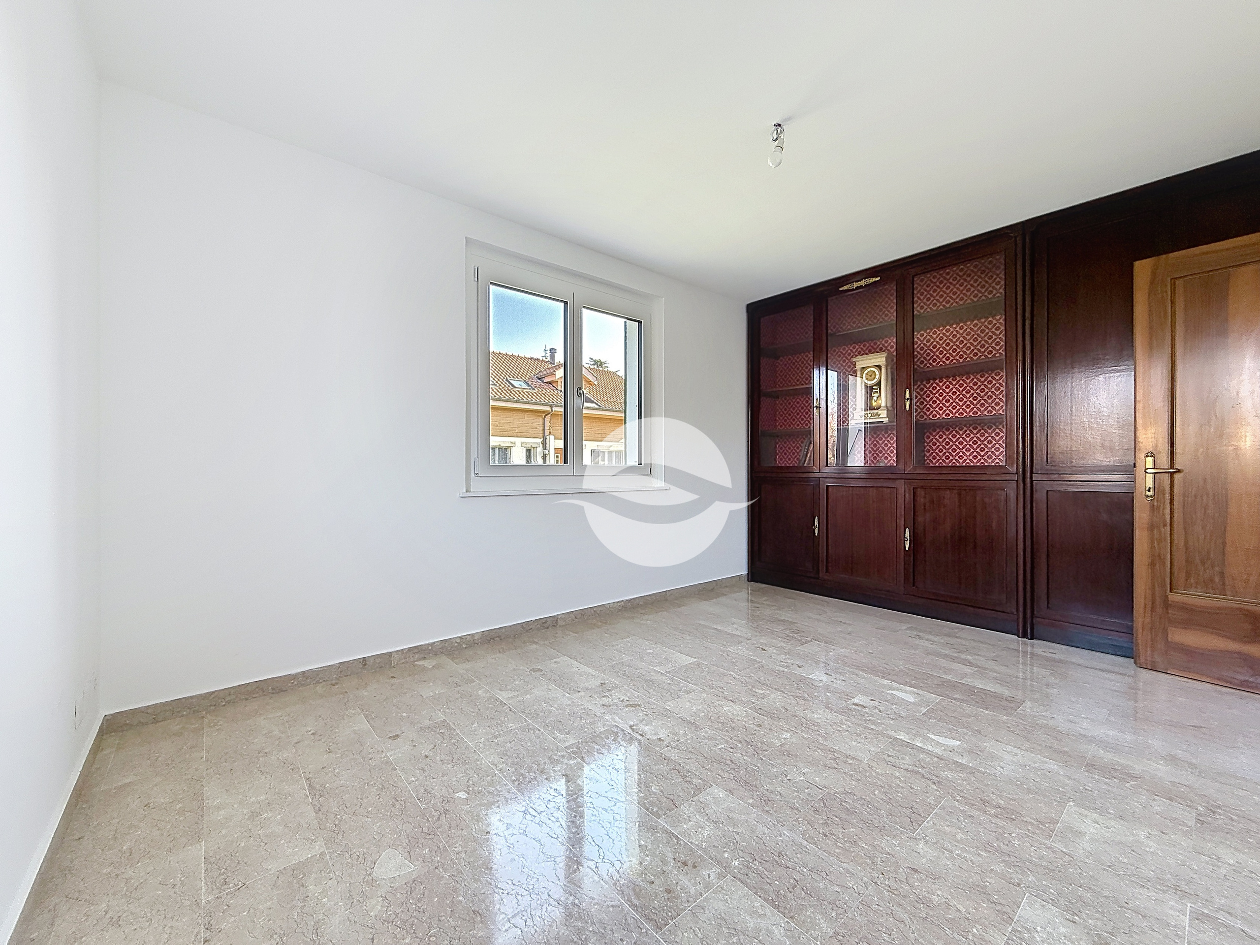 Bureau avec armoire-bibliothèque