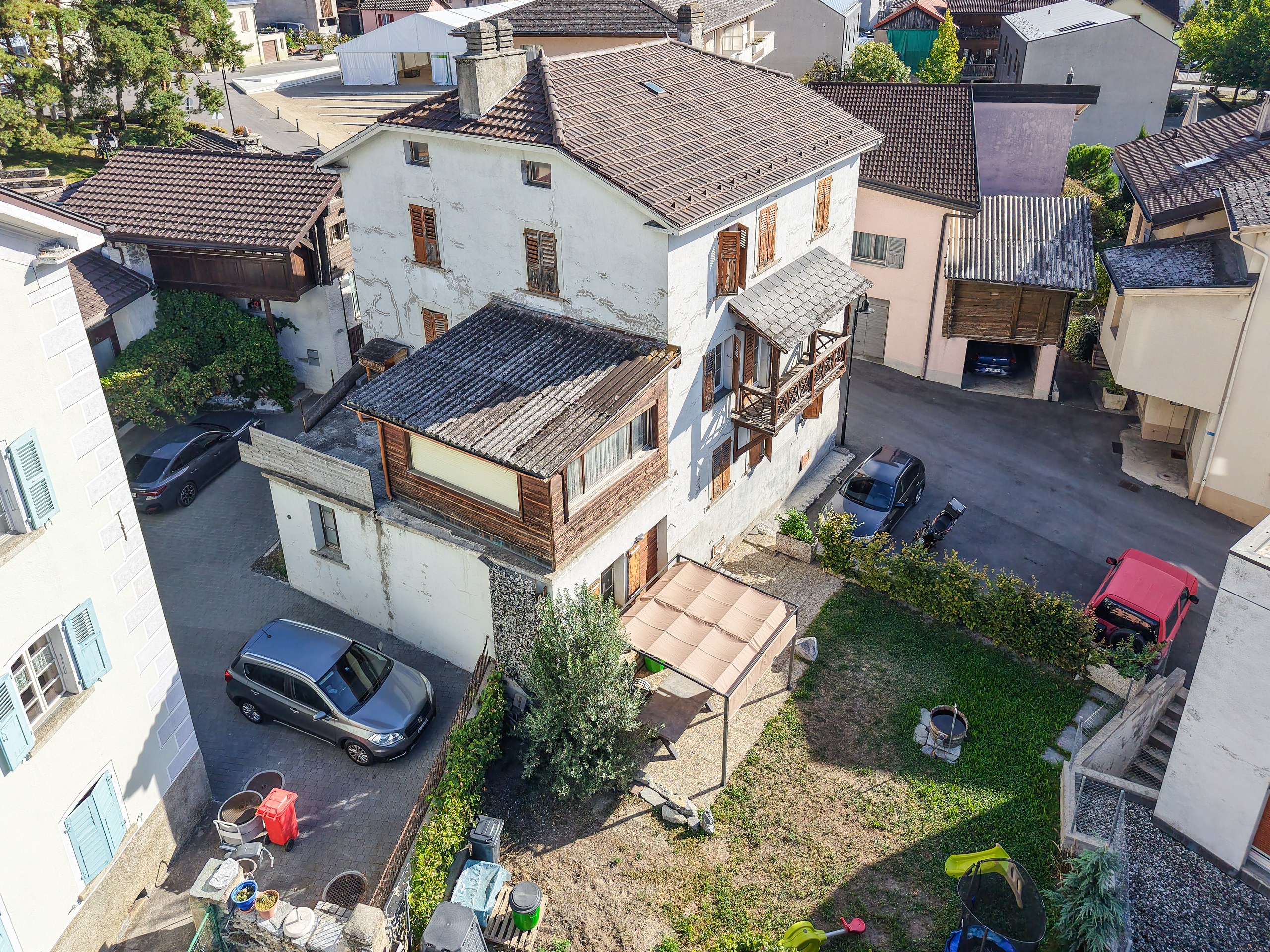 Exterior view 2