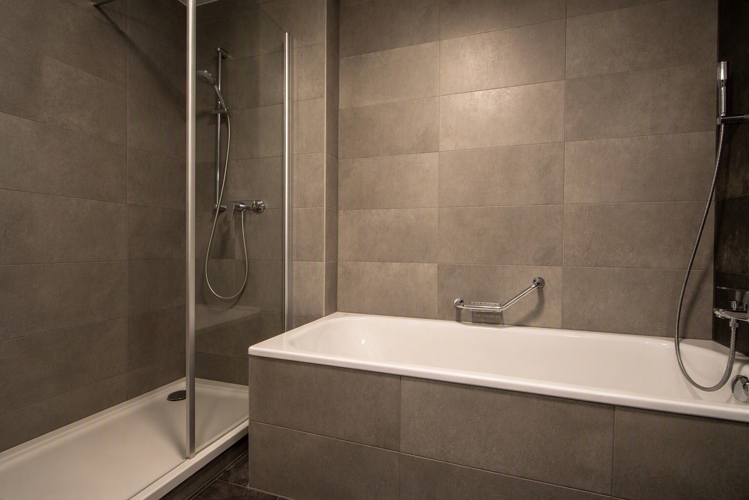 Badewanne und Dusche Badewanne und Dusche
