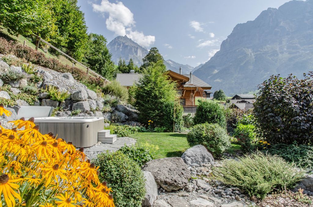 Garten mit Whirlpool