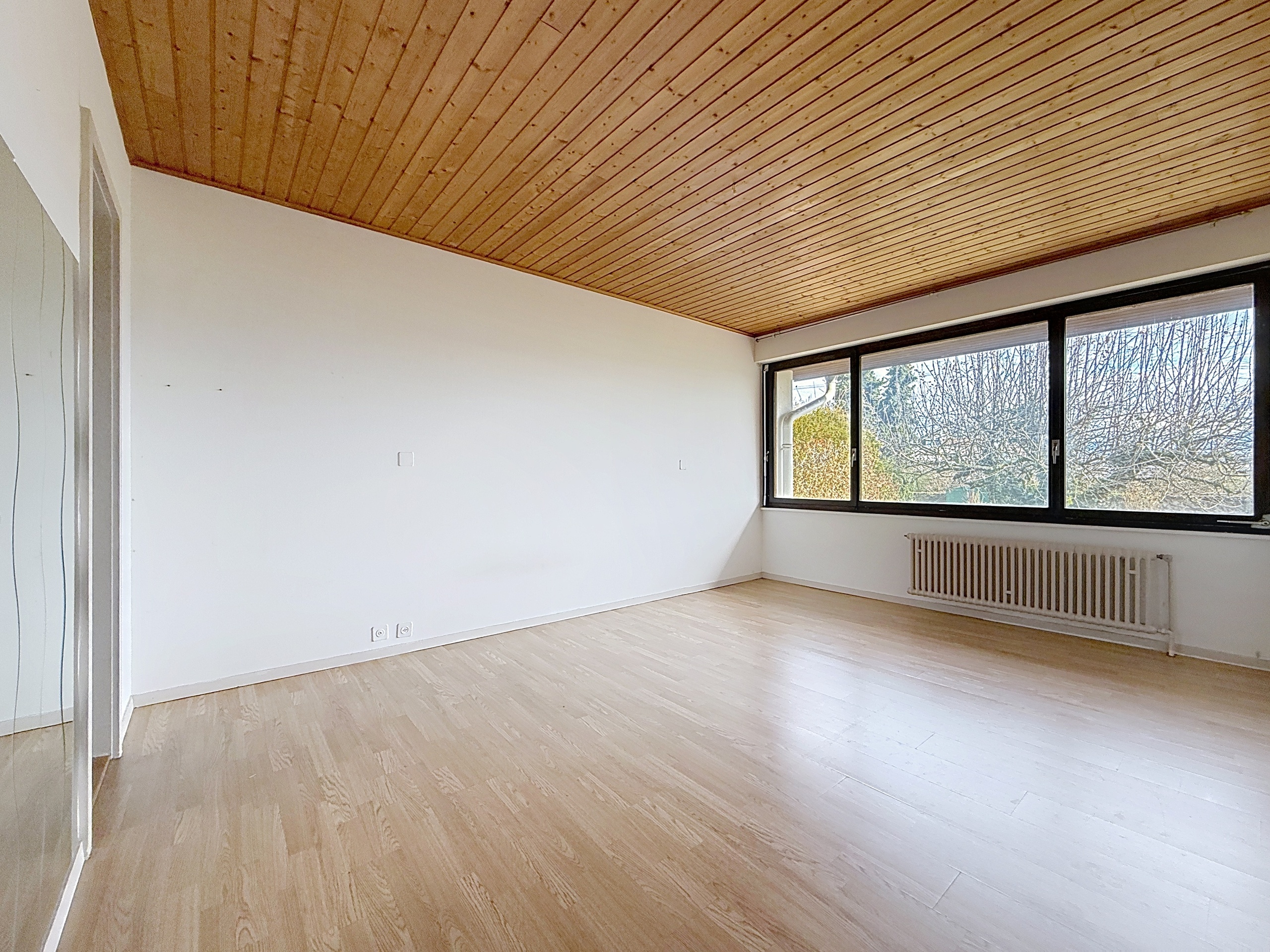 2ème Chambre à coucher avec réduits