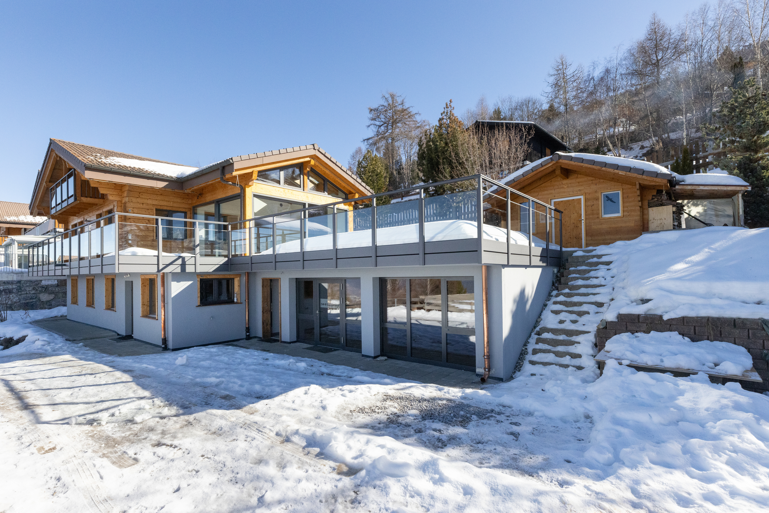 Aperçu des façades et aménagements extérieurs Aperçu des façades et aménagements extérieurs