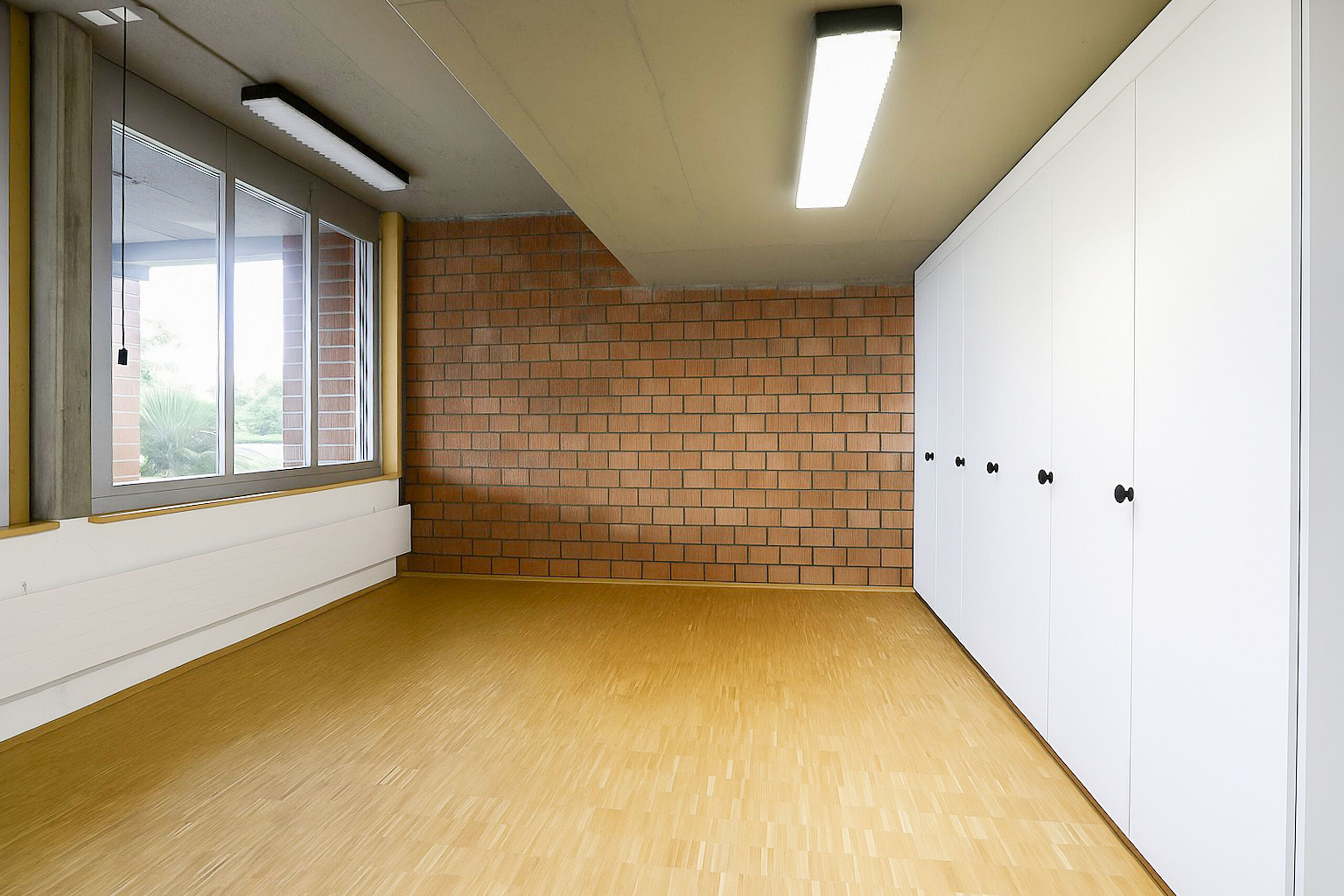 Sous-sol: chambre 1 - disponible Sous-sol: chambre 1 - disponible