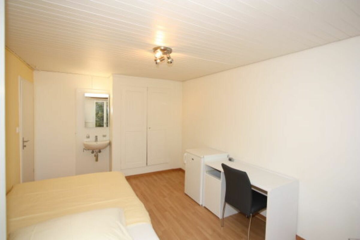 Möbliertes Zimmer Möbliertes Zimmer