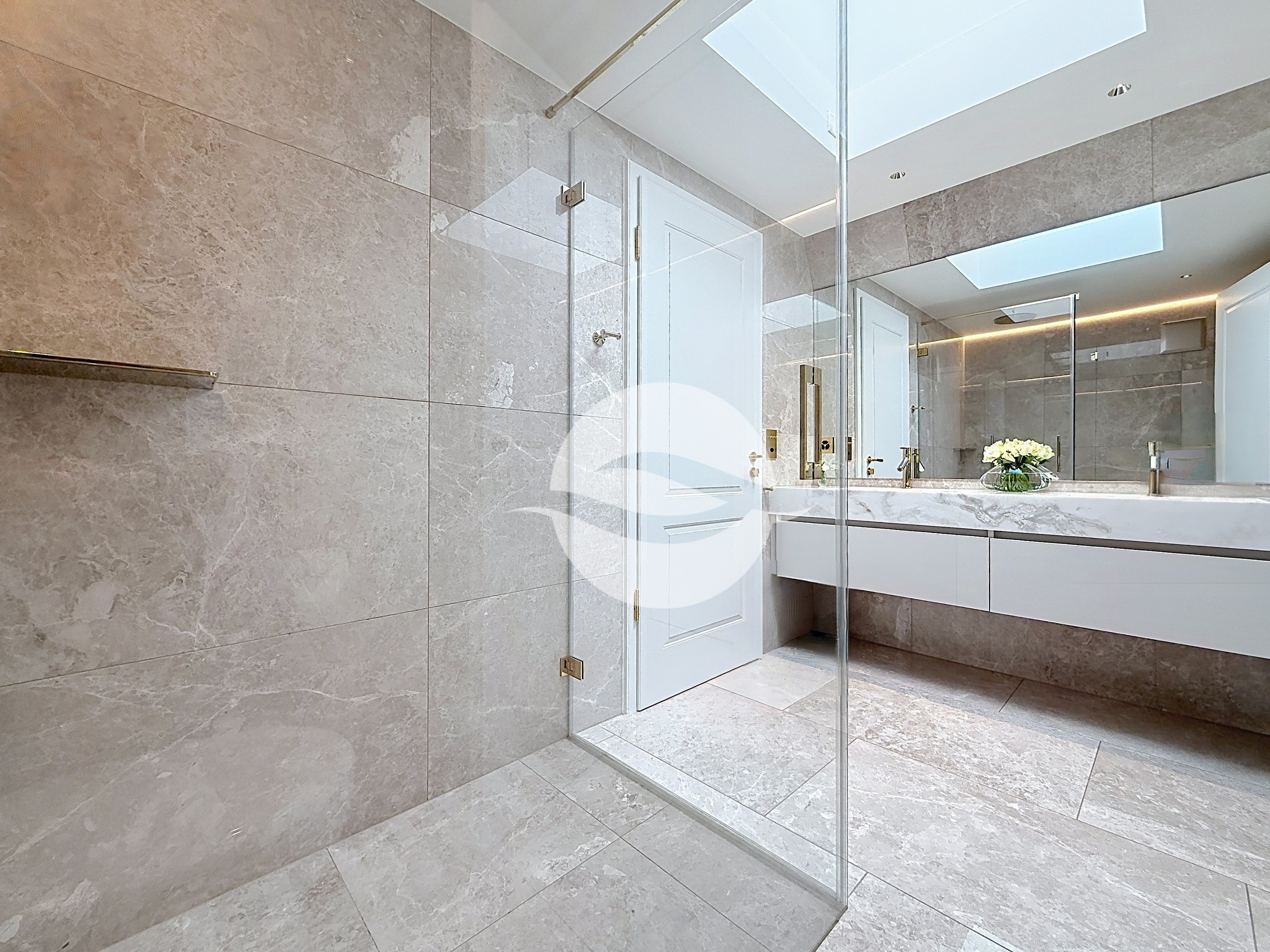 2ème : Salle de douche communicante