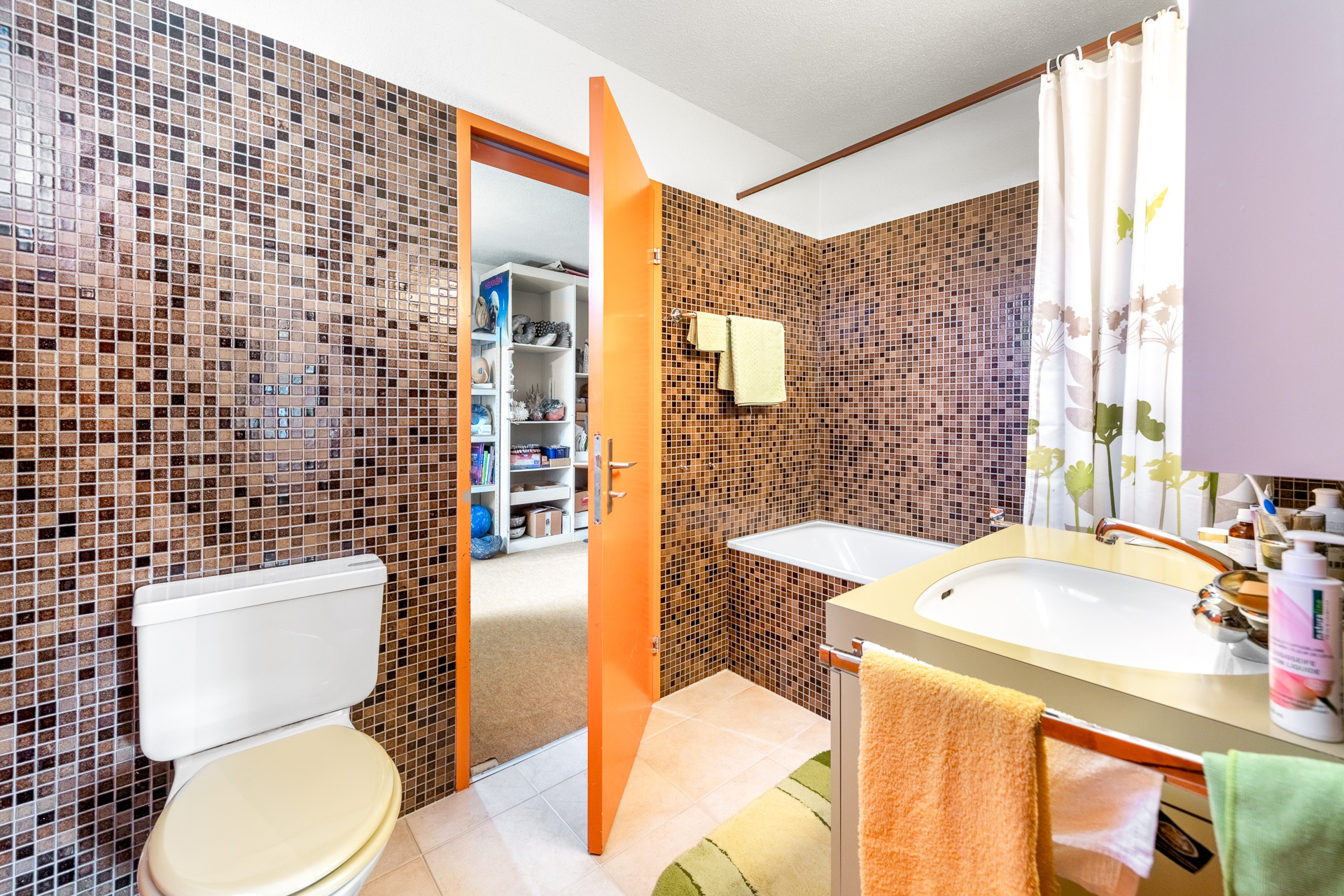 Badezimmer 2 (UG) Badezimmer 2 (UG)