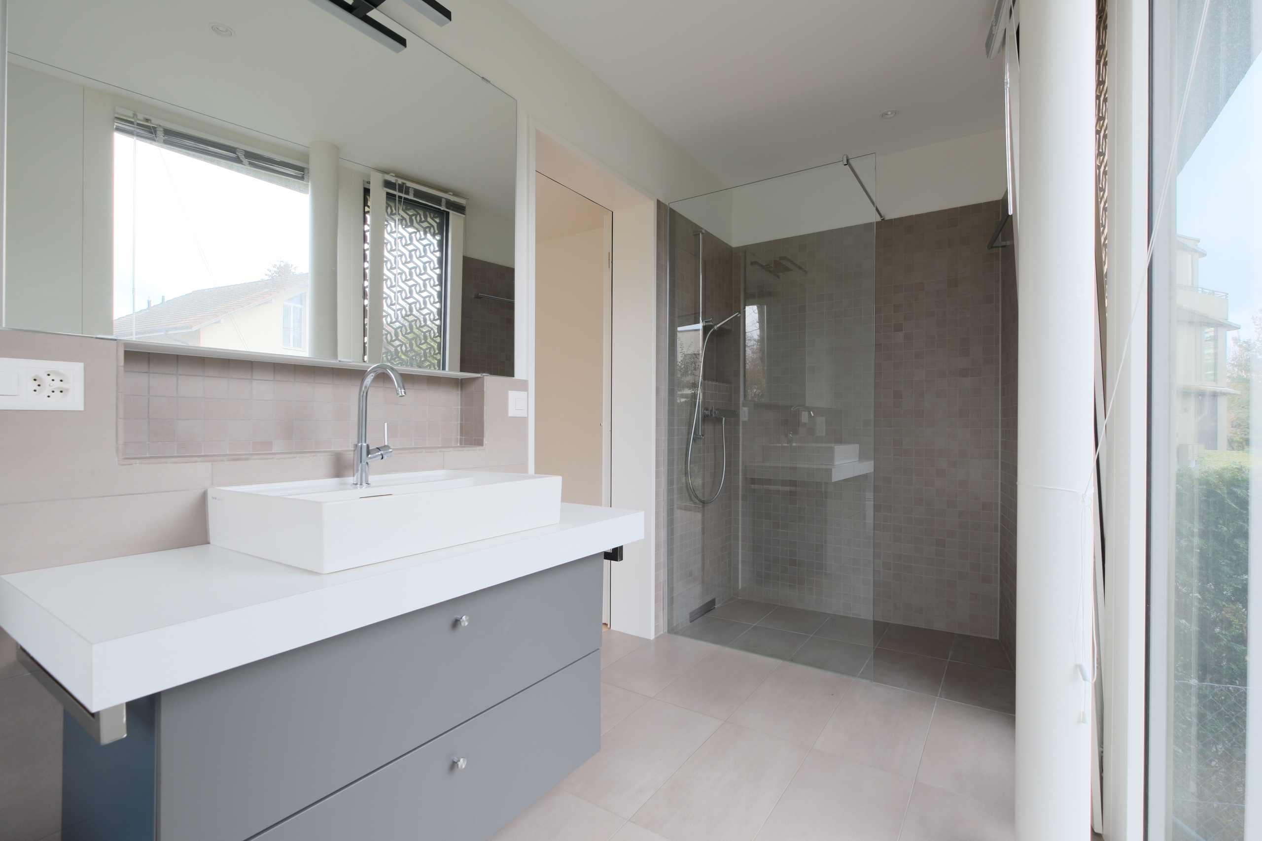 Badezimmer mit Dusche 